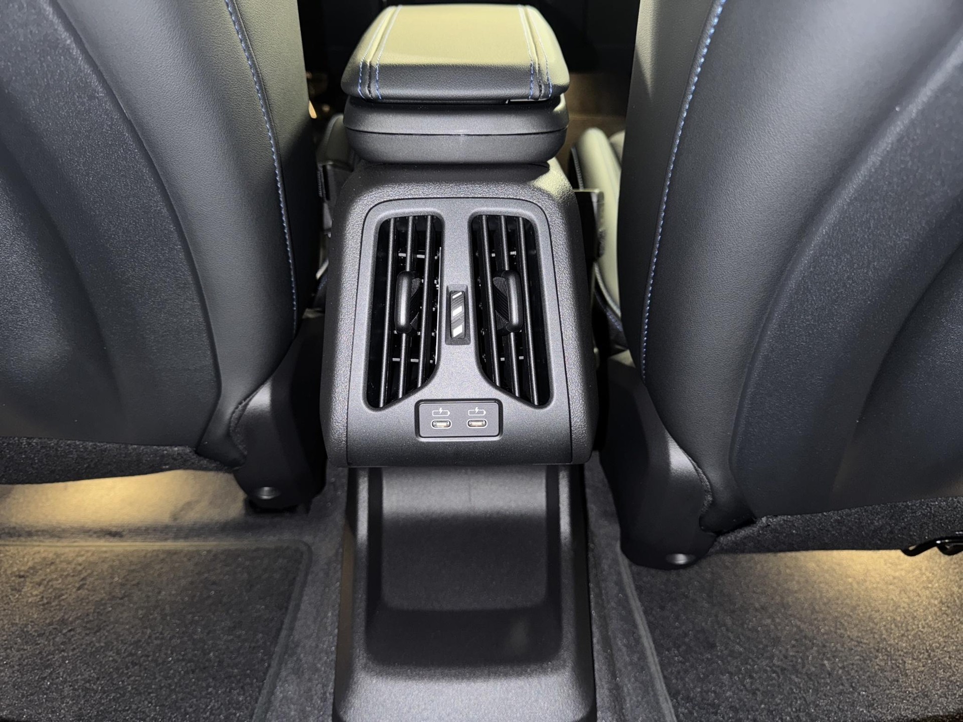 BMW 225e xDrive paddles Active Tourer M Sport-image-9
