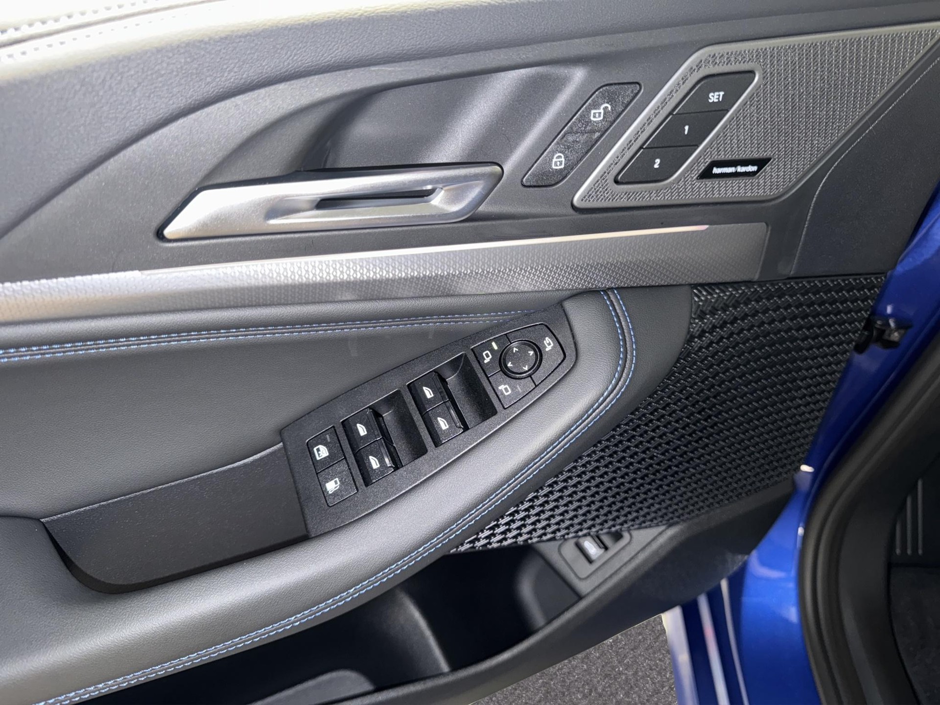 BMW 225e xDrive paddles Active Tourer M Sport-image-11