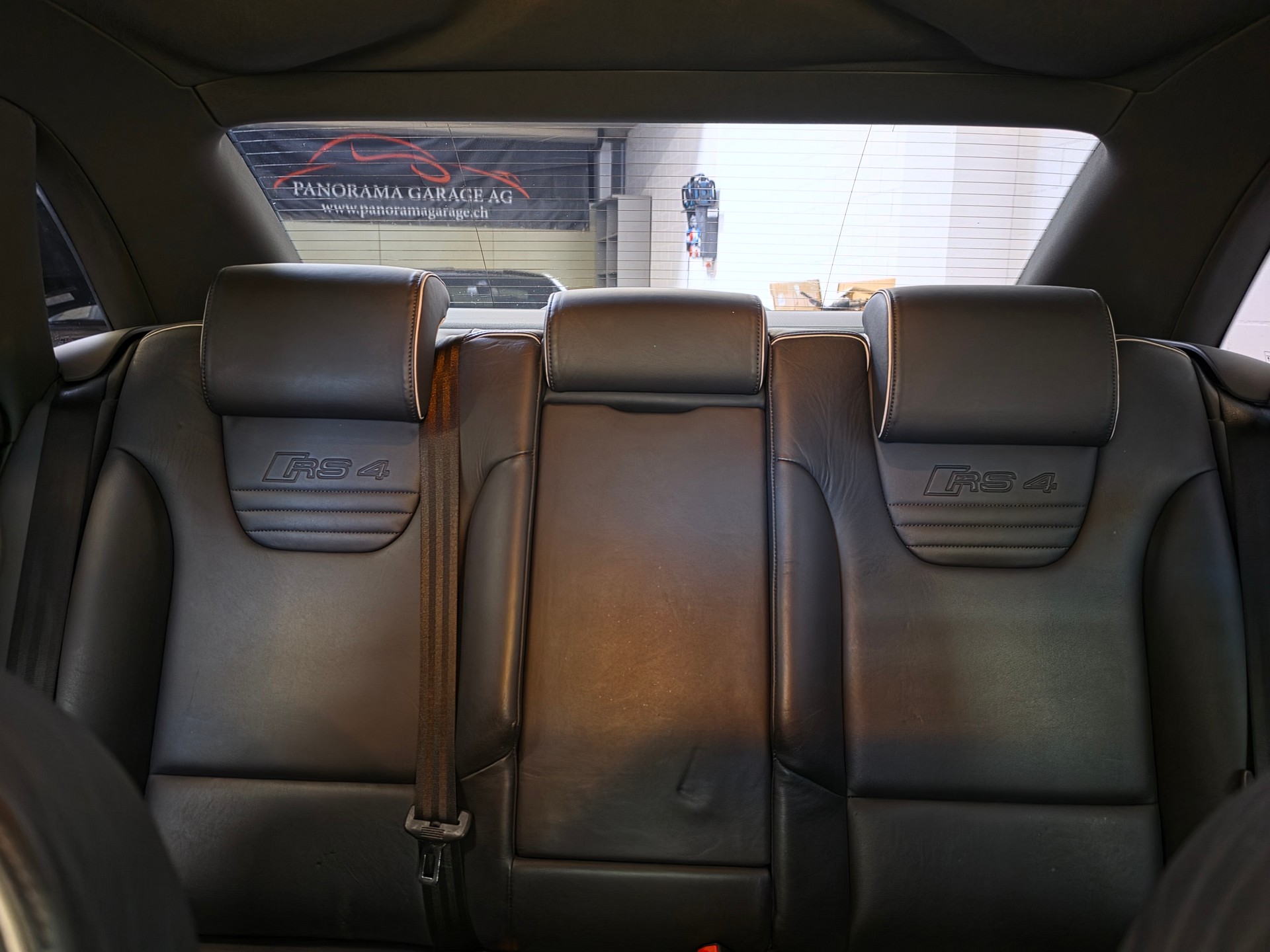AUDI RS4 Limousine 4.2 V8 quattro-image-14