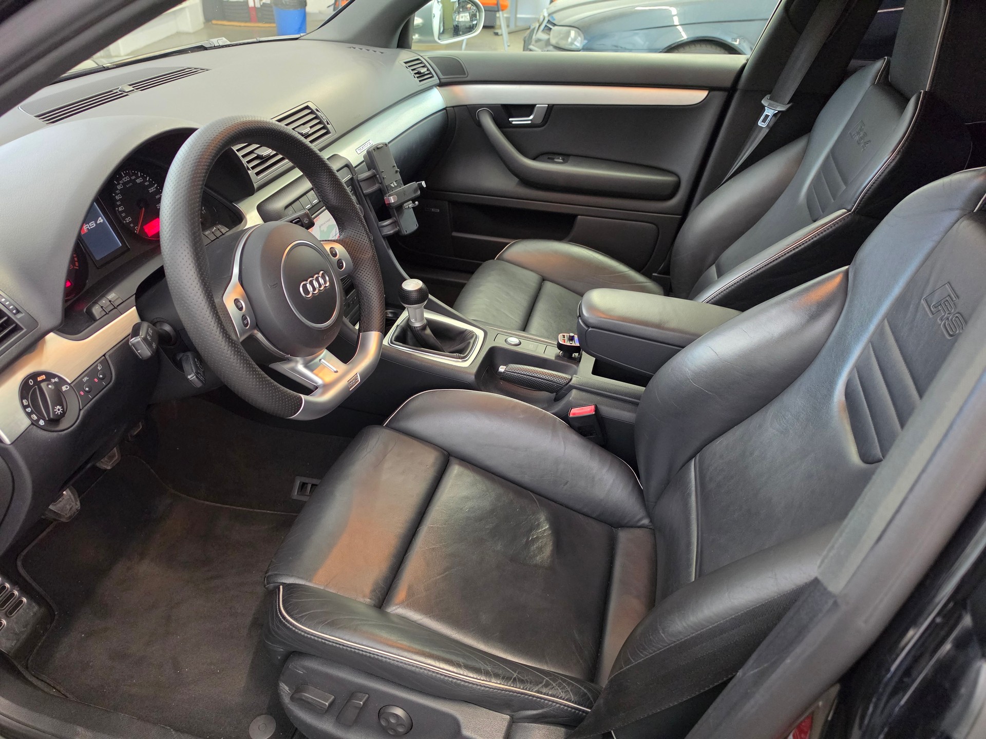 AUDI RS4 Limousine 4.2 V8 quattro-showroom-element-3