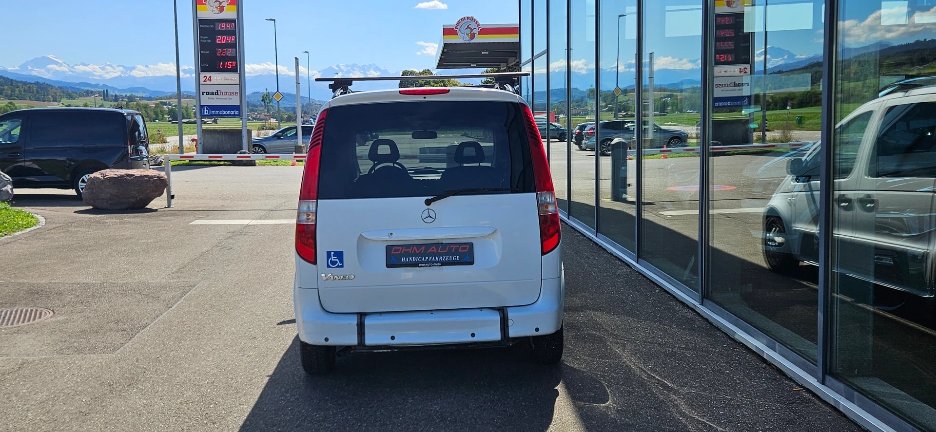 MERCEDES-BENZ Behindertengerecht-Rampe / 2-Sitze & ein Rollstuhlfahrer/in-image-5