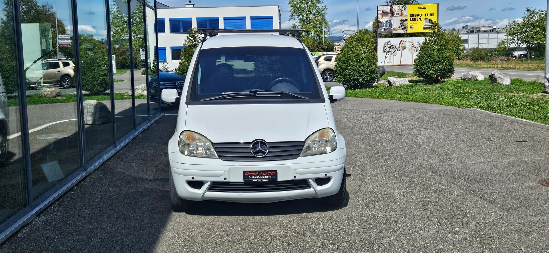 MERCEDES-BENZ Behindertengerecht-Rampe / 2-Sitze & ein Rollstuhlfahrer/in-image-2