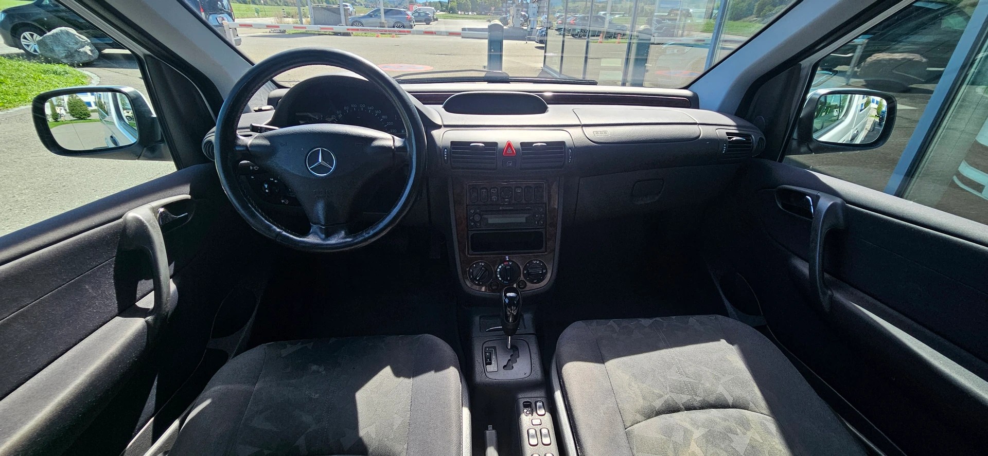 MERCEDES-BENZ Behindertengerecht-Rampe / 2-Sitze & ein Rollstuhlfahrer/in-image-8