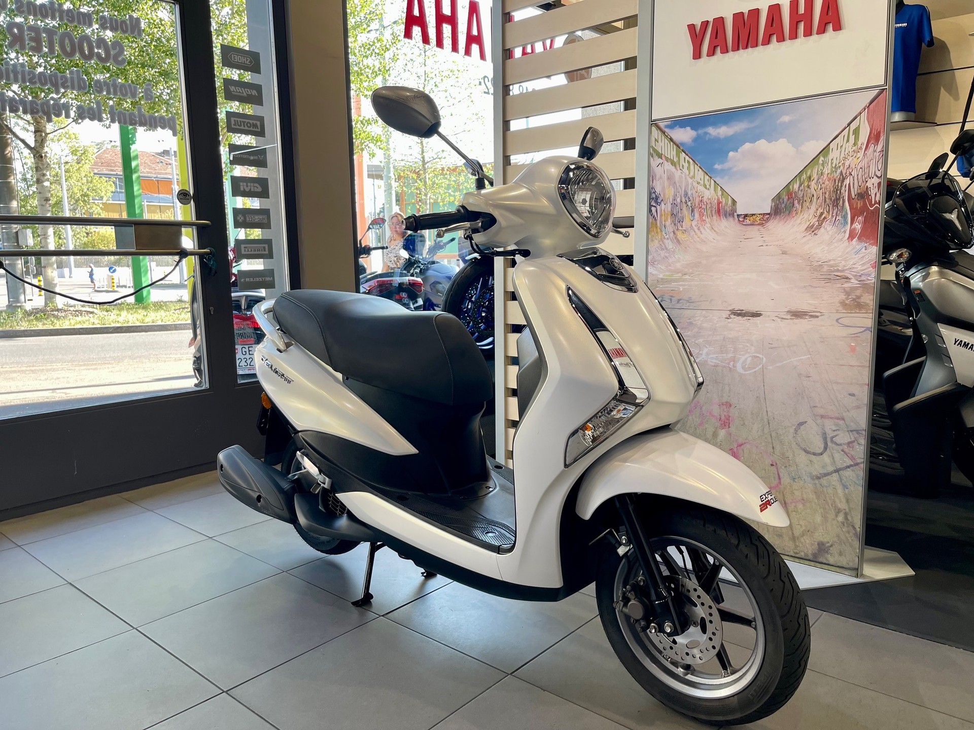YAMAHA D'elight LTS 125-image-2