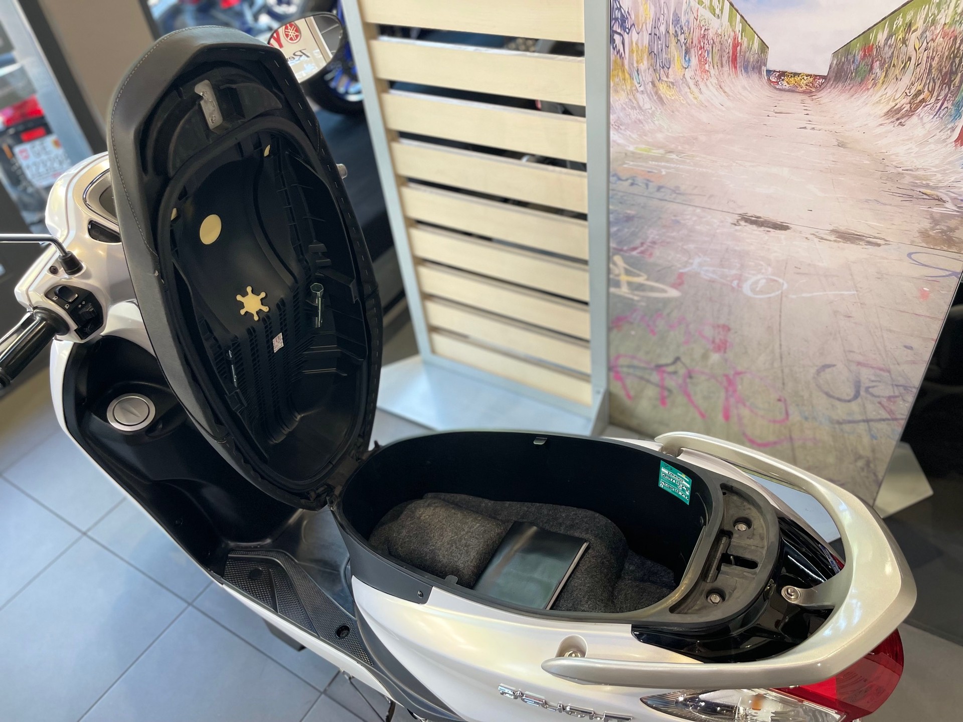 YAMAHA D'elight LTS 125-image-9