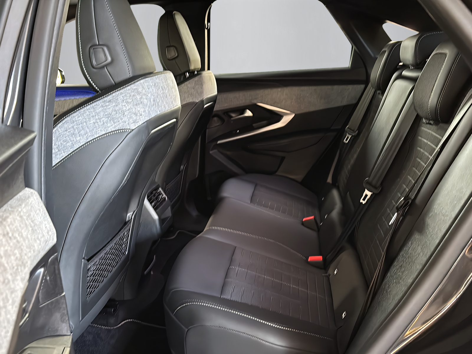 PEUGEOT 3008 1.2 Hybrid GT-image-6