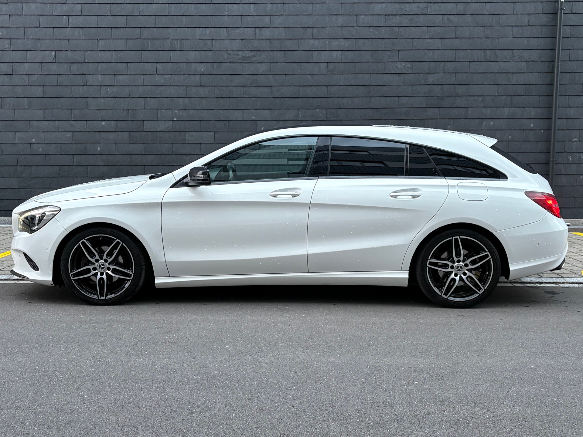 MERCEDES-BENZ CLA Shooting Brake 200 AMG Line Frisch ab MFK-image-4