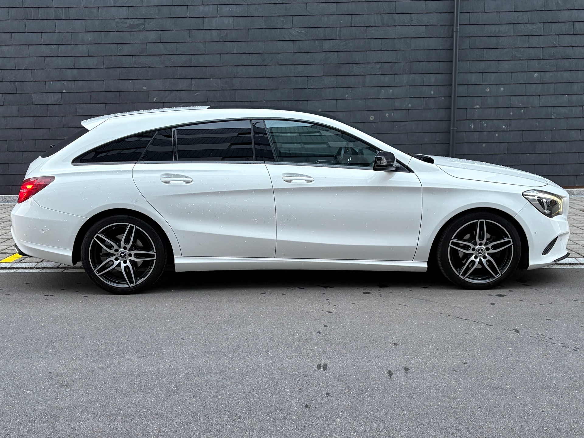 MERCEDES-BENZ CLA Shooting Brake 200 AMG Line Frisch ab MFK-image-5