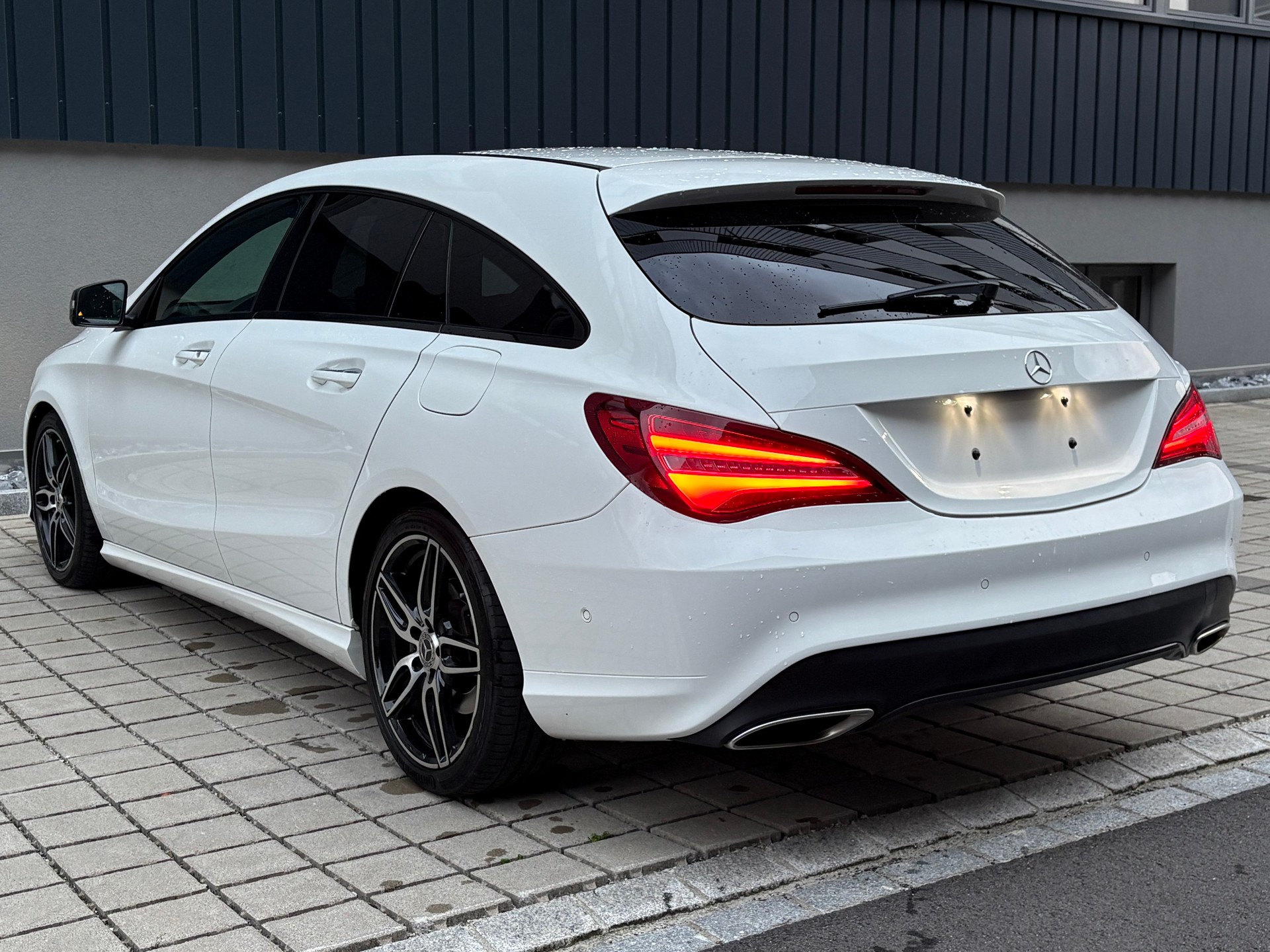 MERCEDES-BENZ CLA Shooting Brake 200 AMG Line Frisch ab MFK-image-6