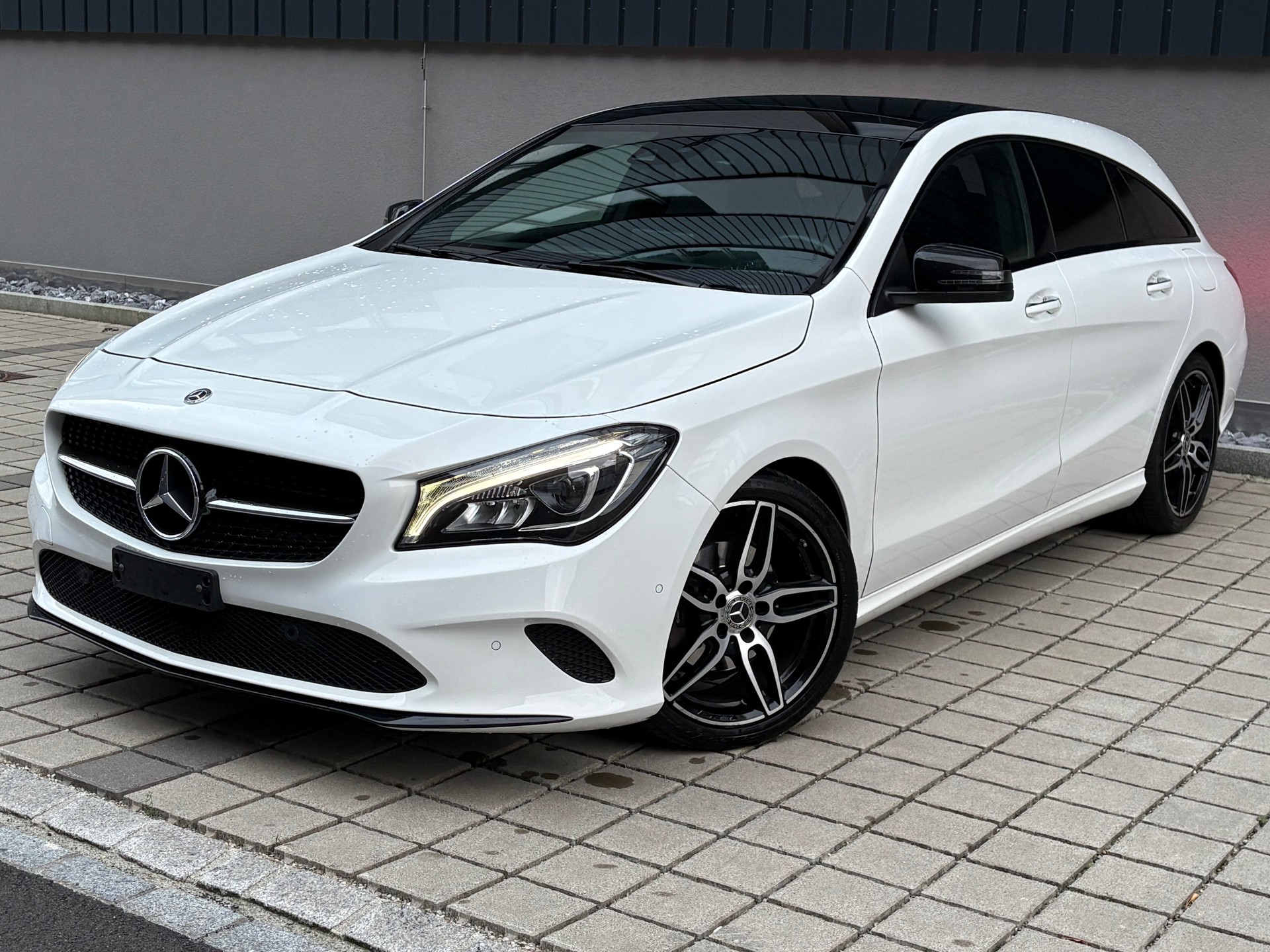 MERCEDES-BENZ CLA Shooting Brake 200 AMG Line Frisch ab MFK-image-1