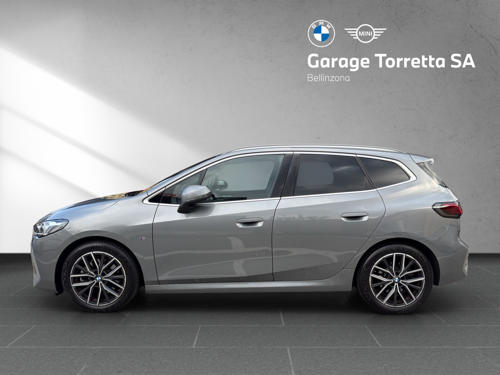 BMW 223i Active Tourer M Sport DKG-showroom-element-1