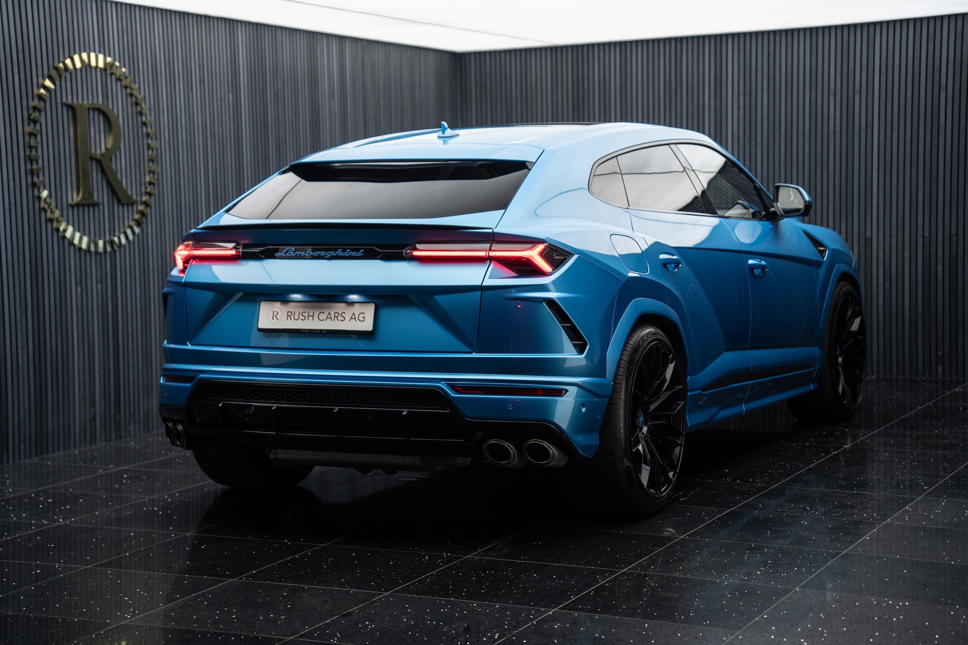 LAMBORGHINI Urus E-Gear-showroom-element-3