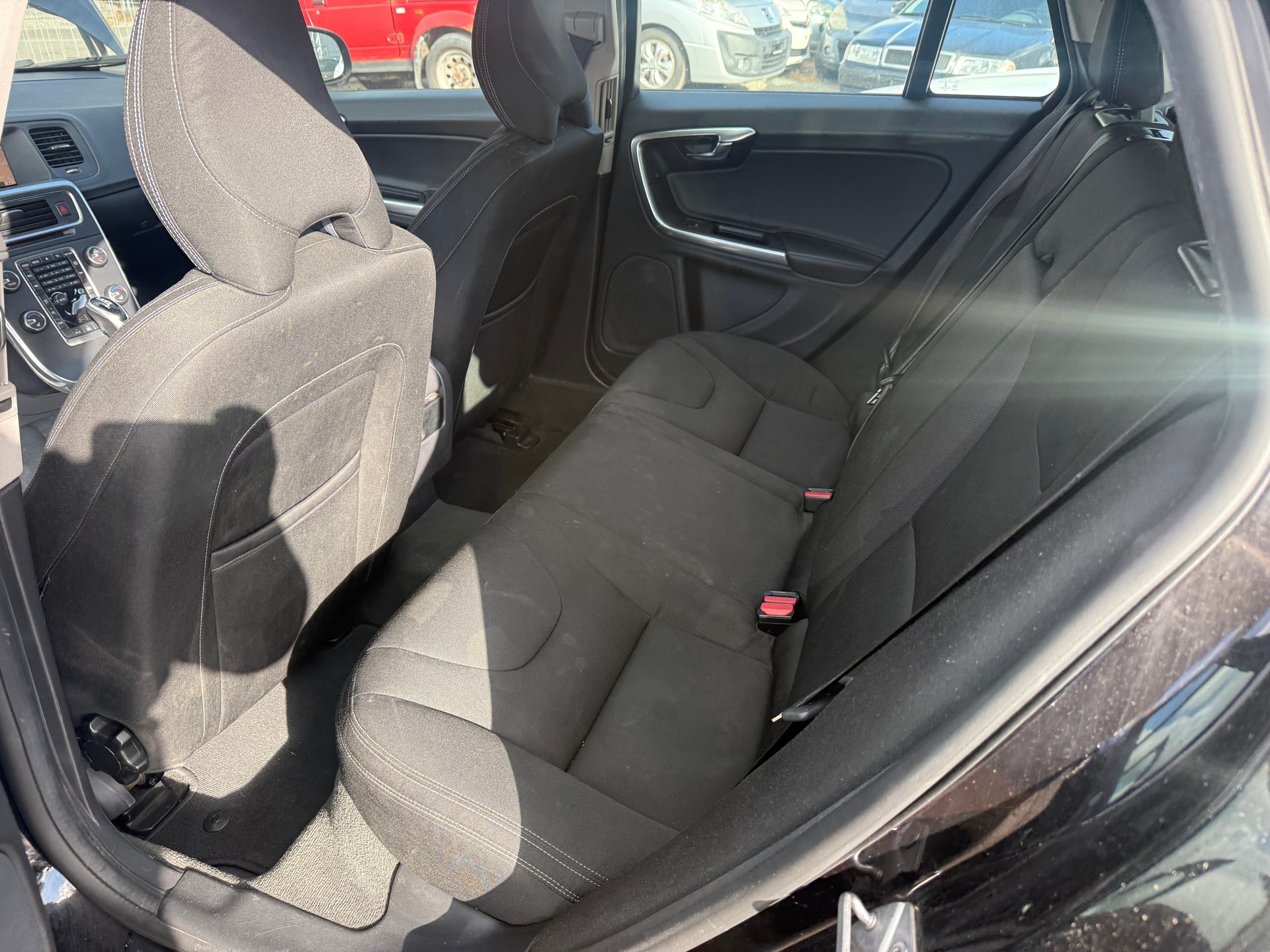 VOLVO V60 D4 Momentum Geartronic-image-7
