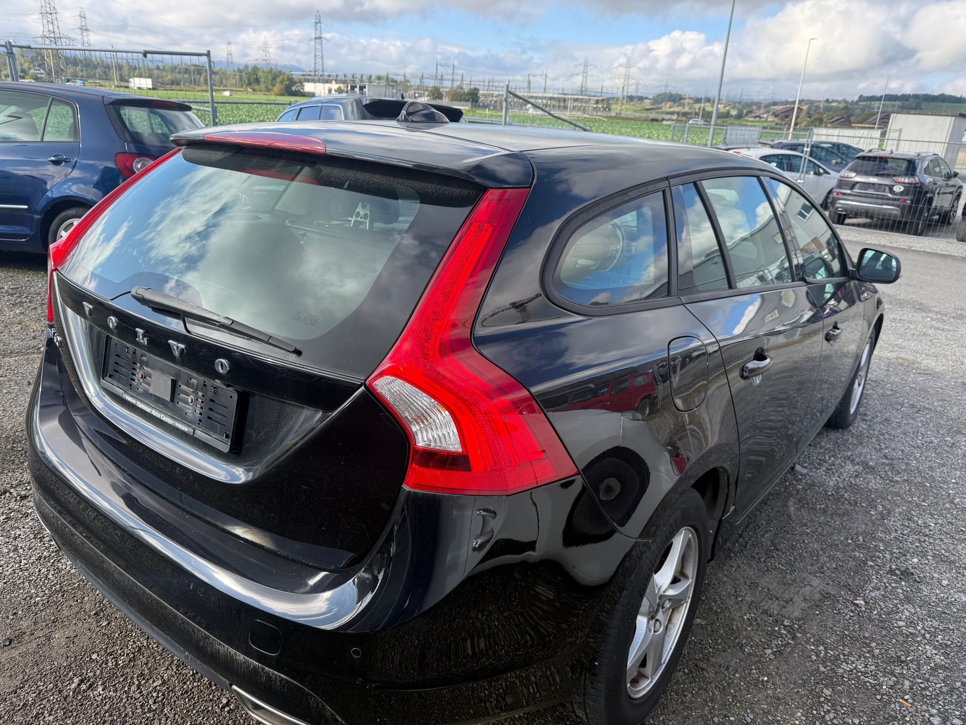 VOLVO V60 D4 Momentum Geartronic-image-2