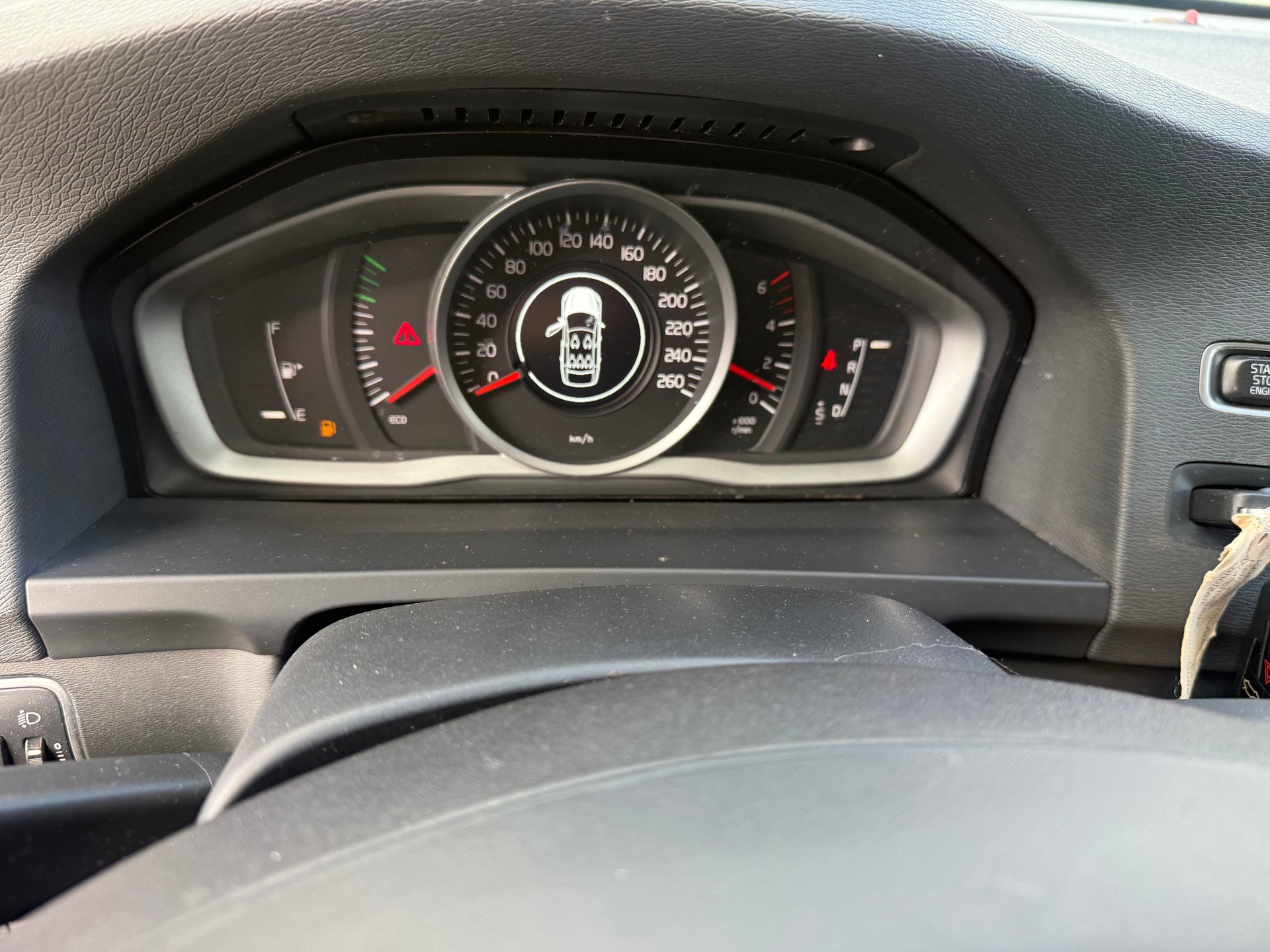 VOLVO V60 D4 Momentum Geartronic-image-5