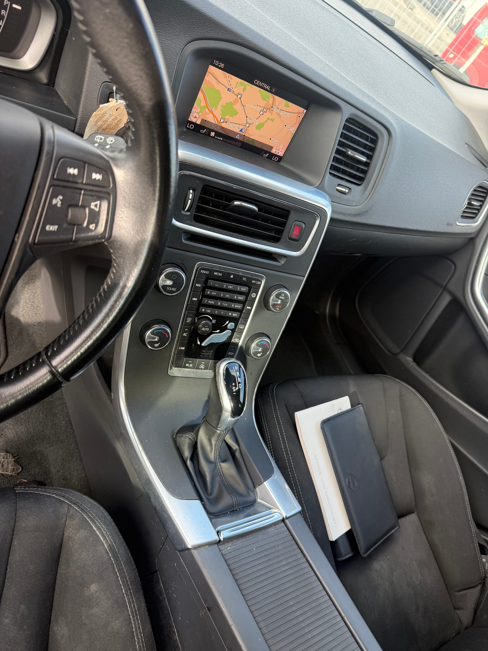 VOLVO V60 D4 Momentum Geartronic-image-4