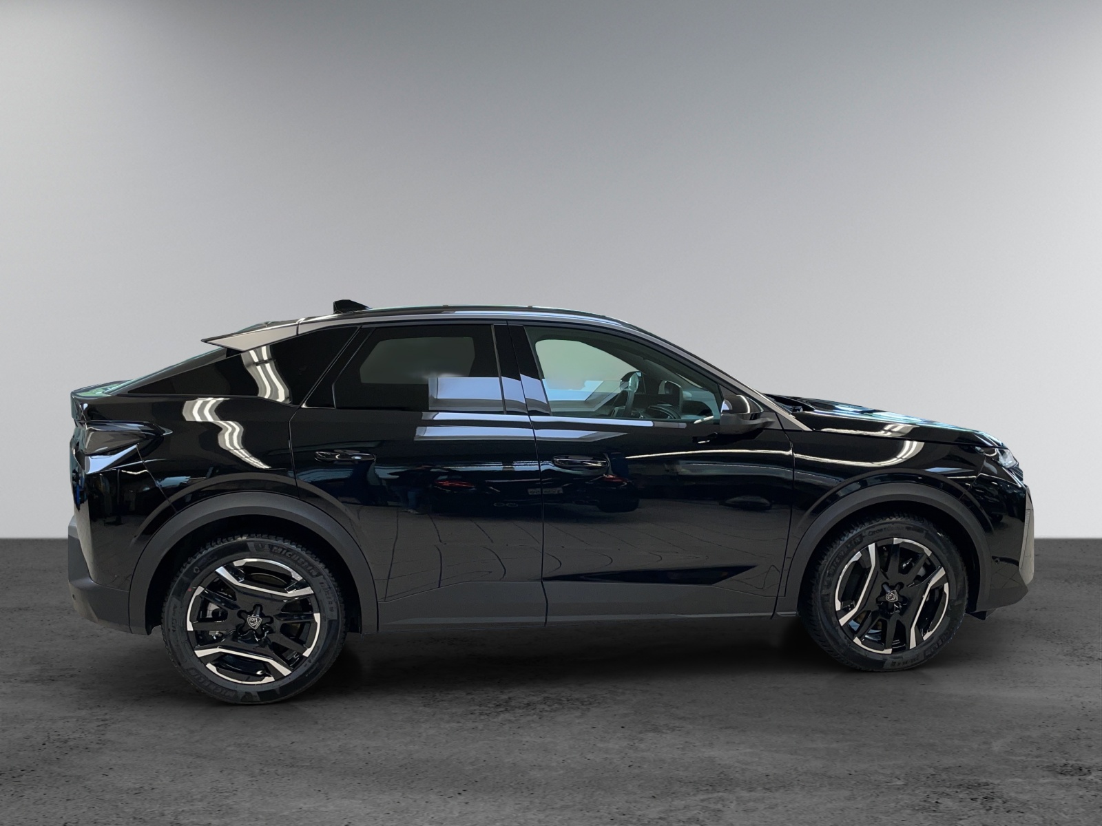PEUGEOT 3008 e-Allure-showroom-element-1