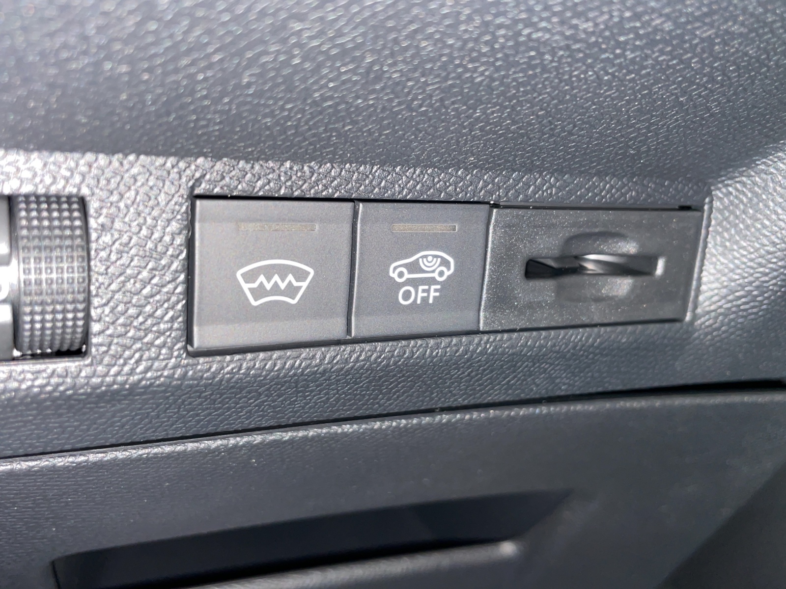 PEUGEOT 3008 e-Allure-image-8