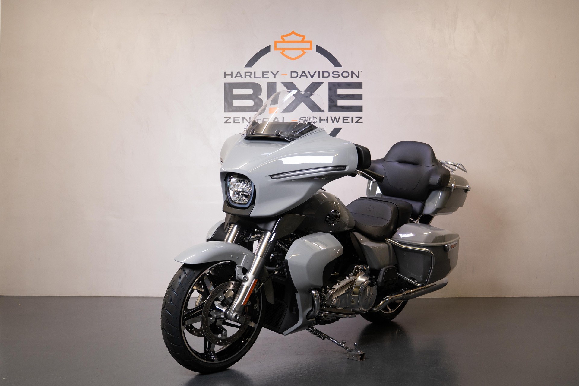 HARLEY-DAVIDSON FLHXU Street Glide Ultra 117-image-1