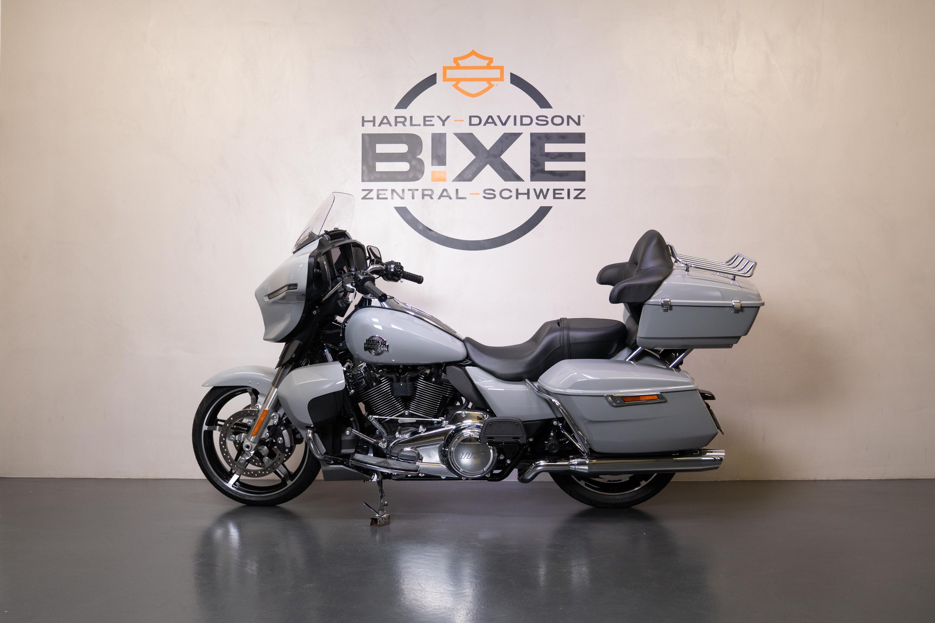 HARLEY-DAVIDSON FLHXU Street Glide Ultra 117-image-2
