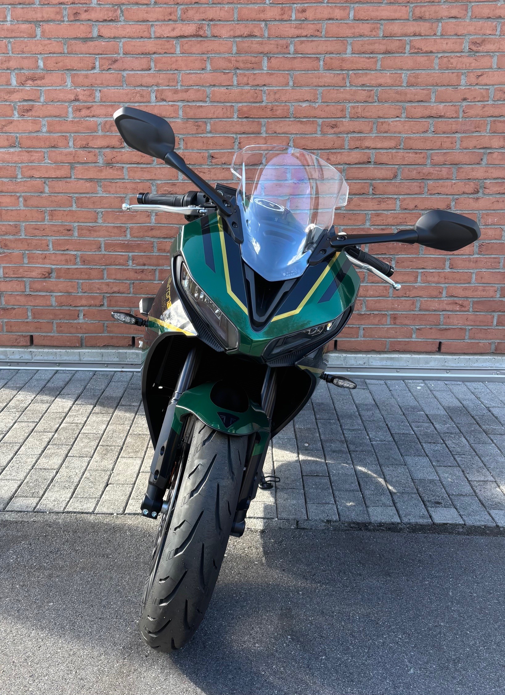 TRIUMPH Daytona 660-image-2