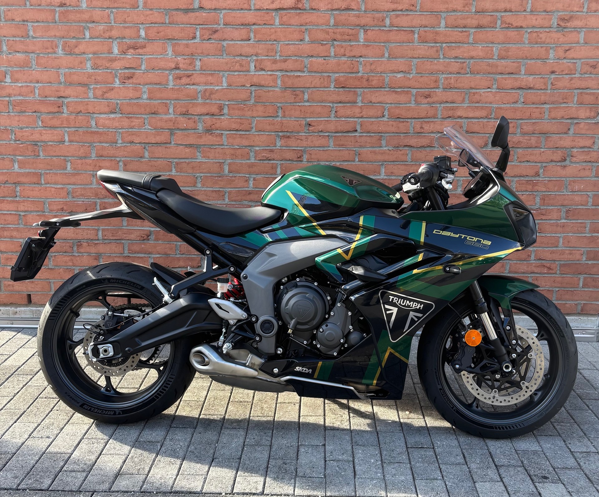 TRIUMPH Daytona 660