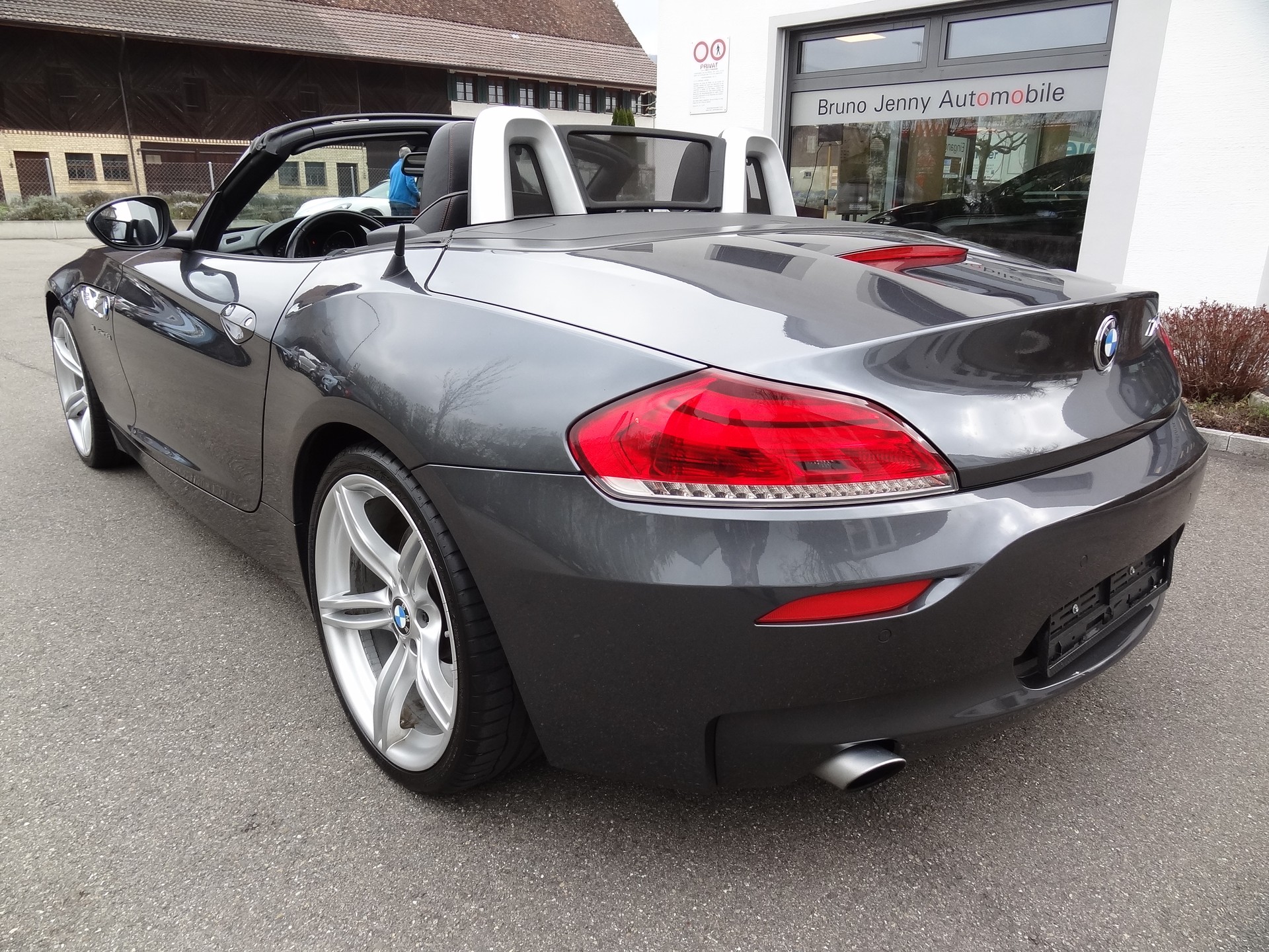 BMW Z4 sDrive35i DKG-showroom-element-2