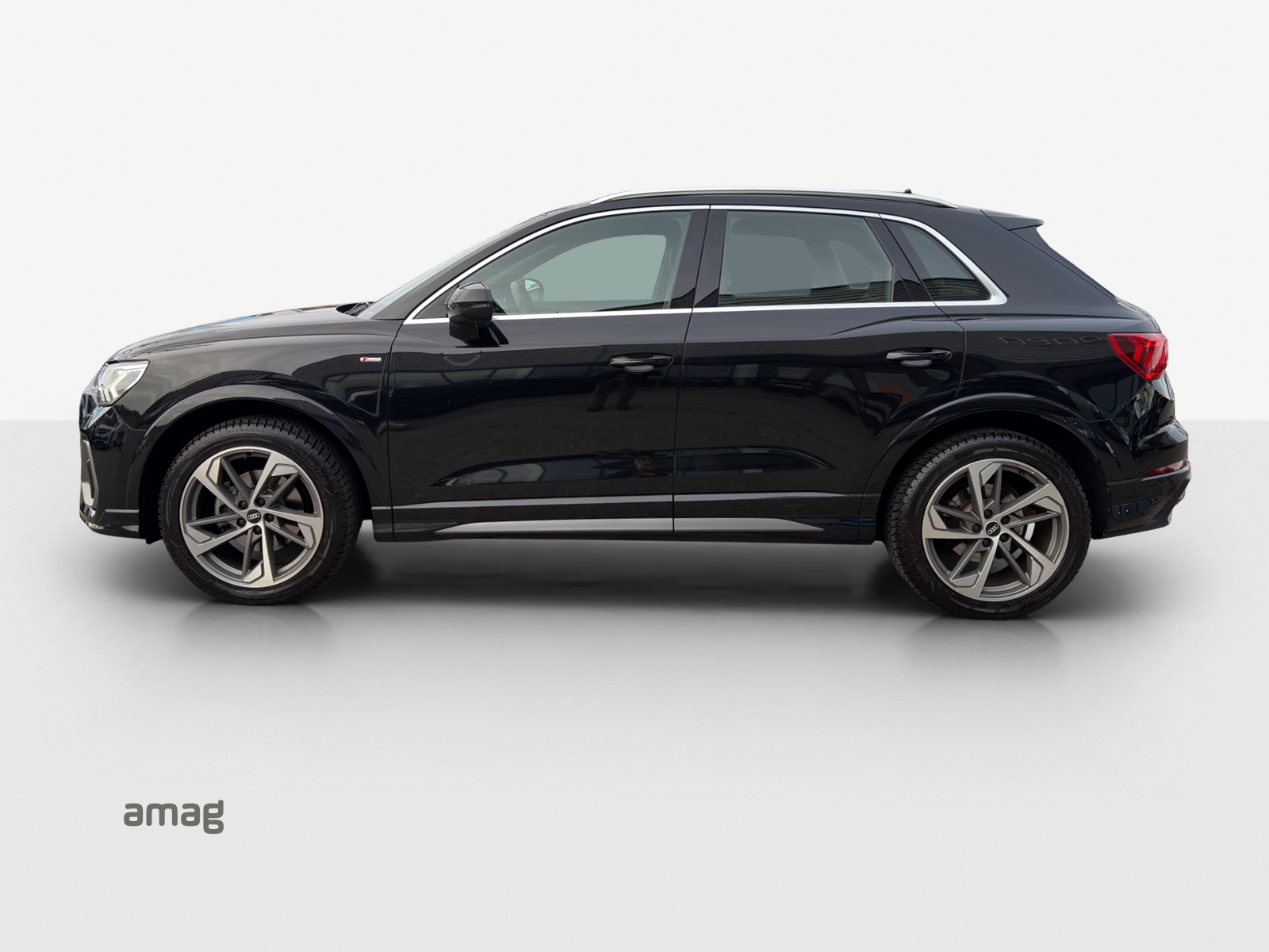AUDI Q3 35 TFSI S line Attraction S-tronic-showroom-element-1