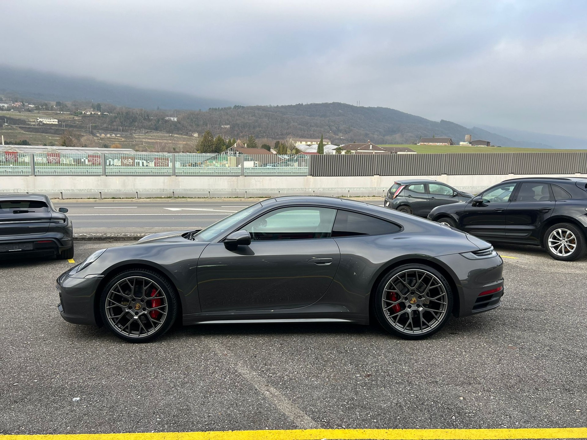 PORSCHE 911 Carrera 4S-image-4