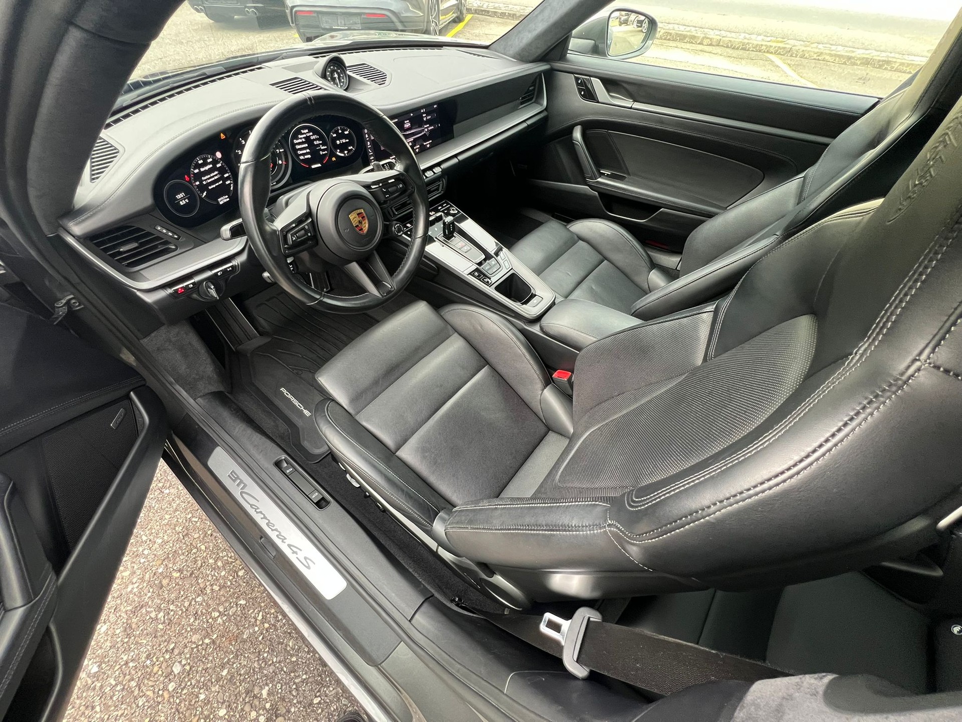 PORSCHE 911 Carrera 4S-image-8