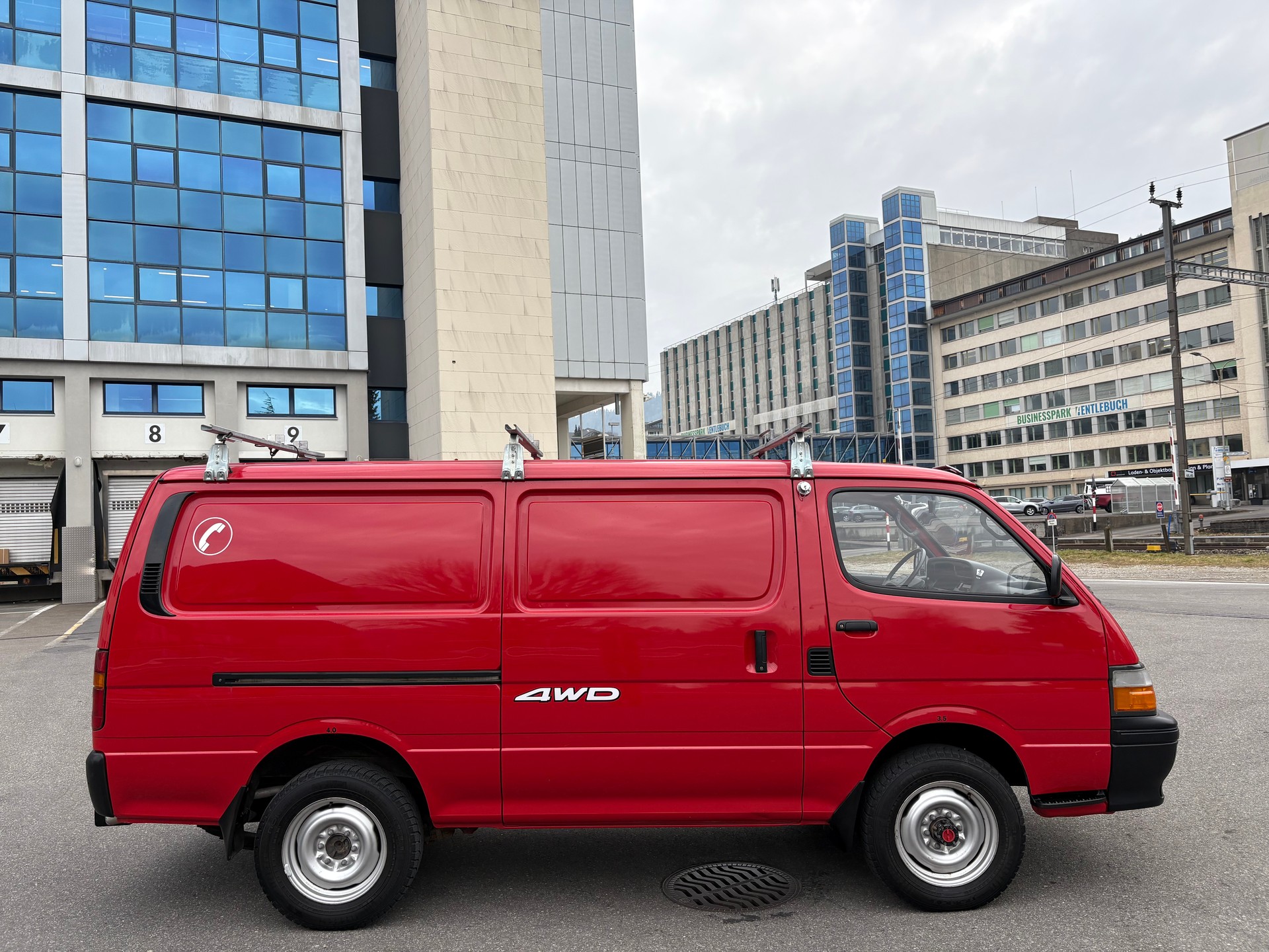 TOYOTA Hiace 2.4 EFI 4x4-image-1