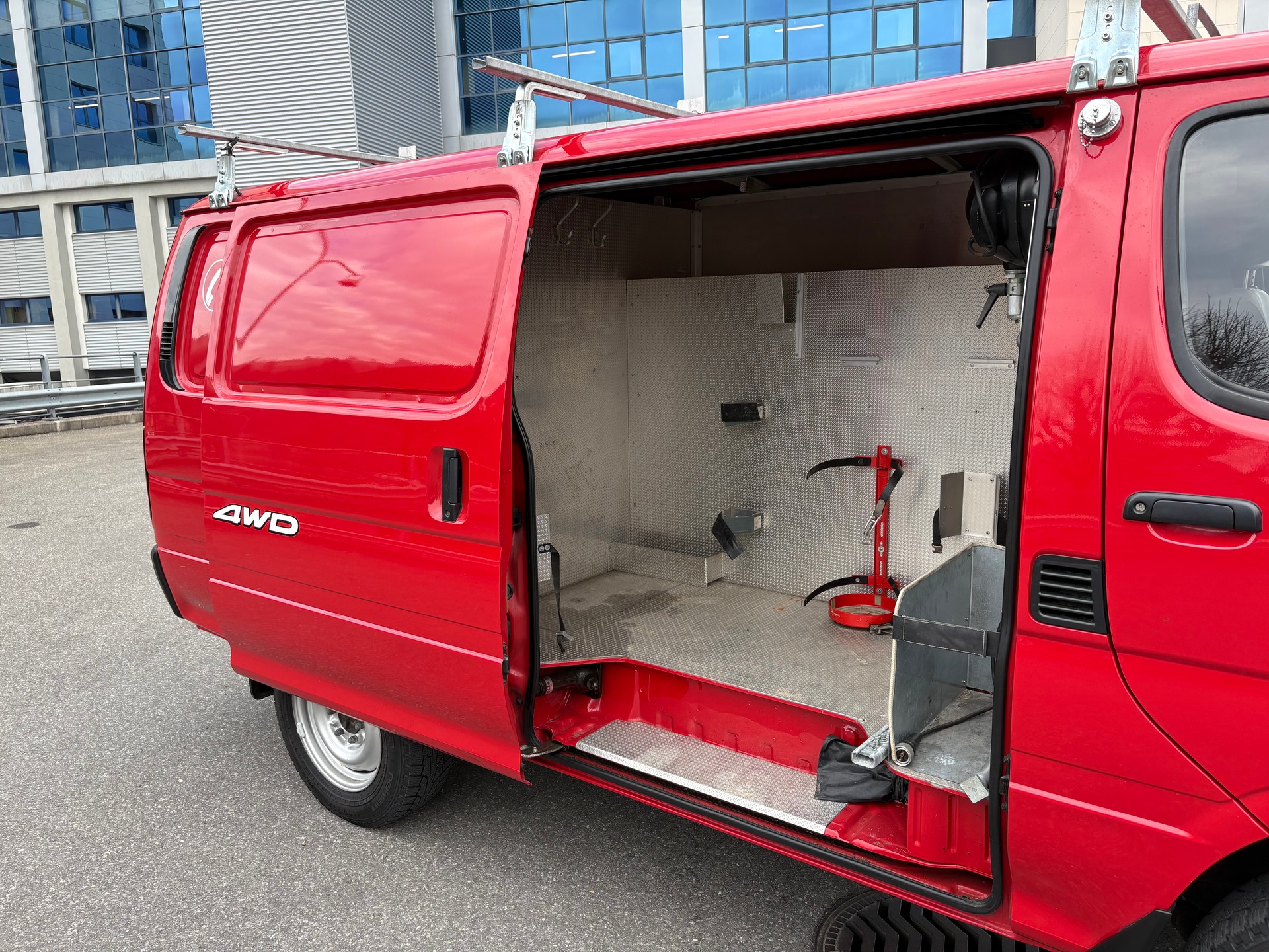 TOYOTA Hiace 2.4 EFI 4x4-image-5