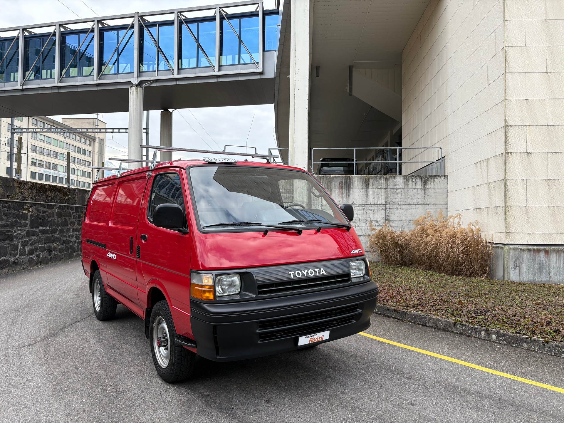 TOYOTA Hiace 2.4 EFI 4x4-image-3