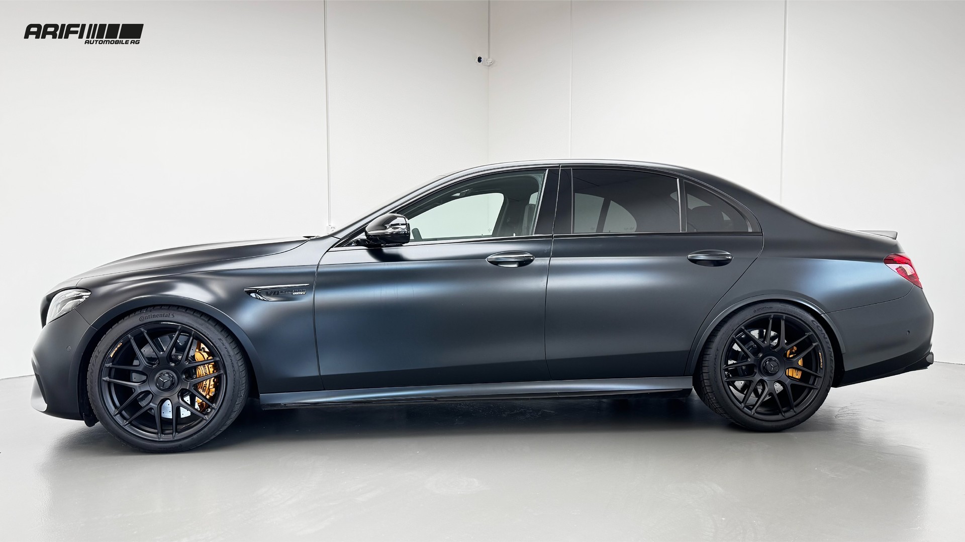 MERCEDES-BENZ E 63 AMG S Edition 1 Nachtschwarz Magno-showroom-element-3