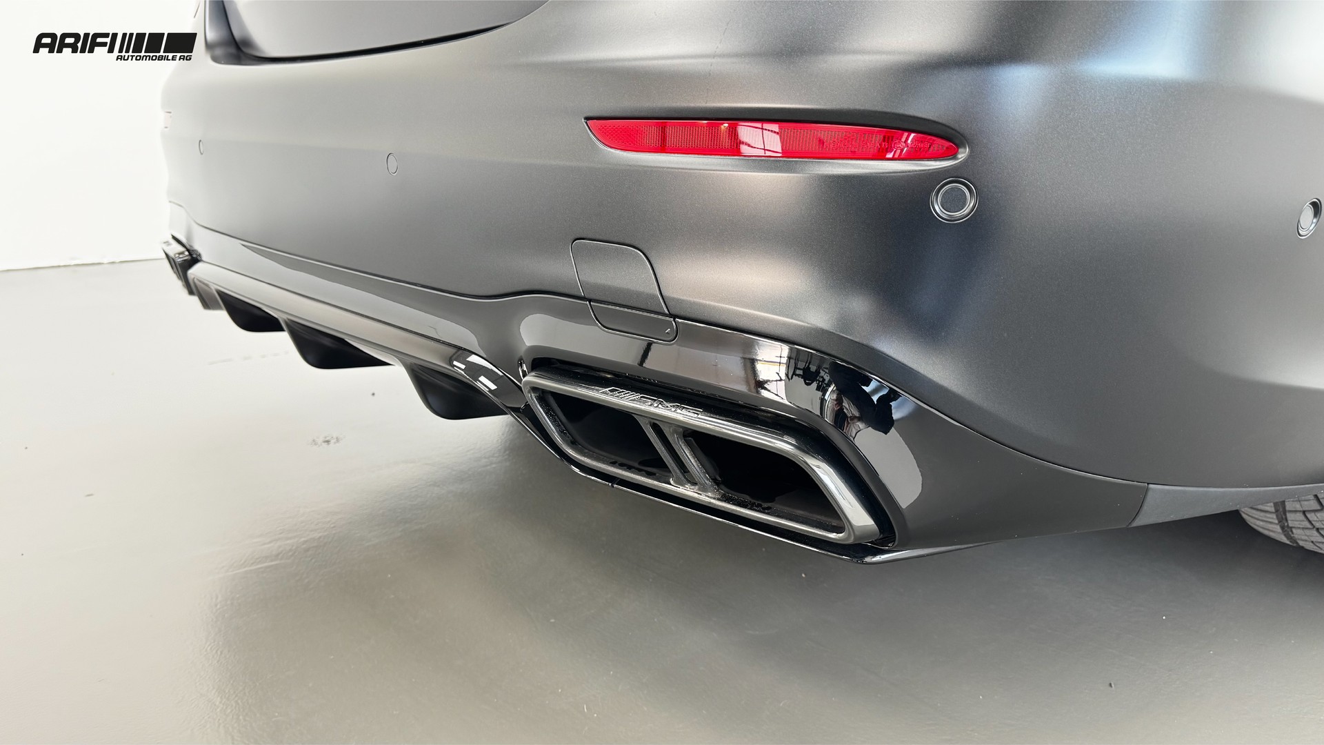 MERCEDES-BENZ E 63 AMG S Edition 1 Nachtschwarz Magno-image-12