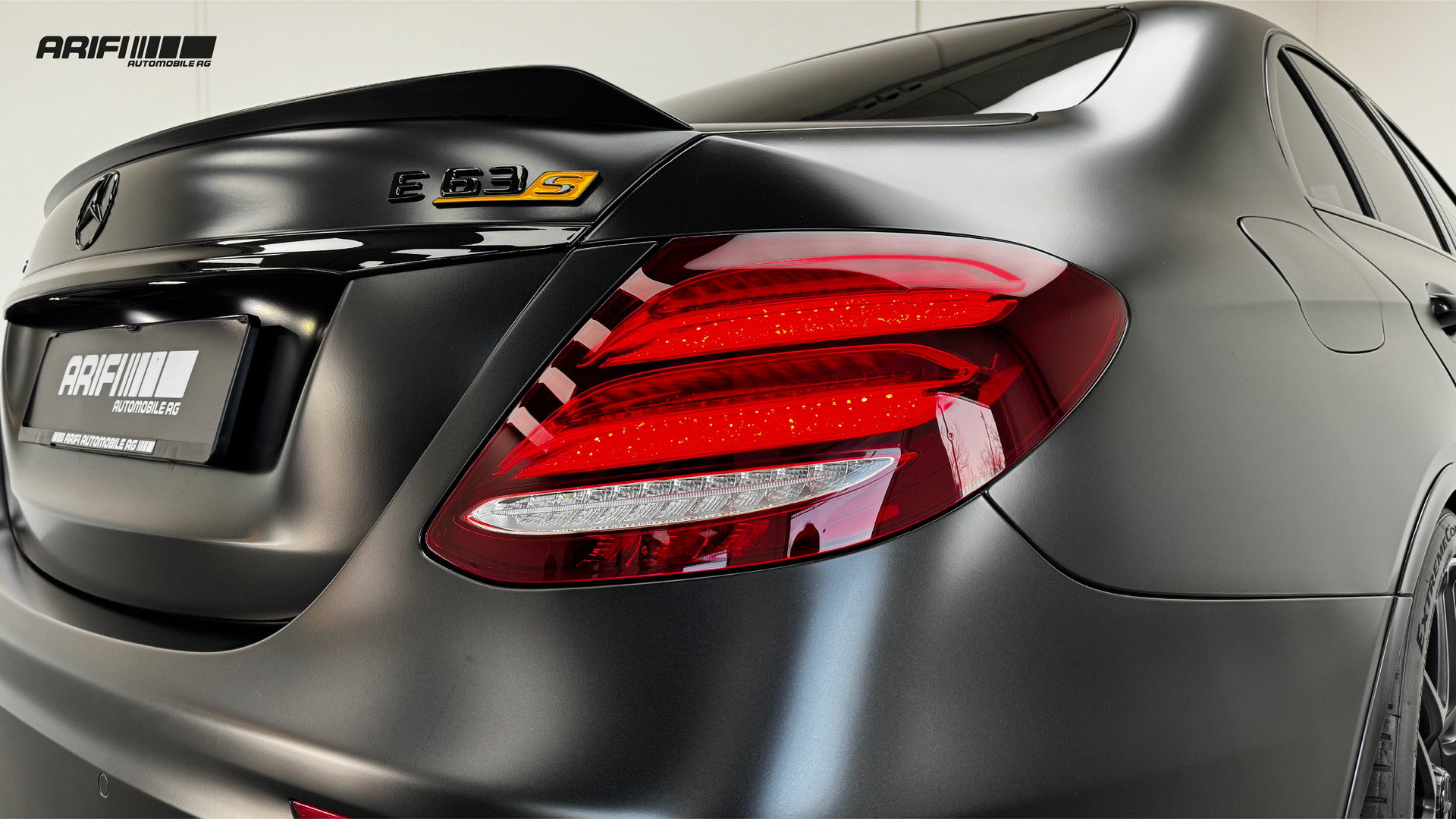 MERCEDES-BENZ E 63 AMG S Edition 1 Nachtschwarz Magno-image-11