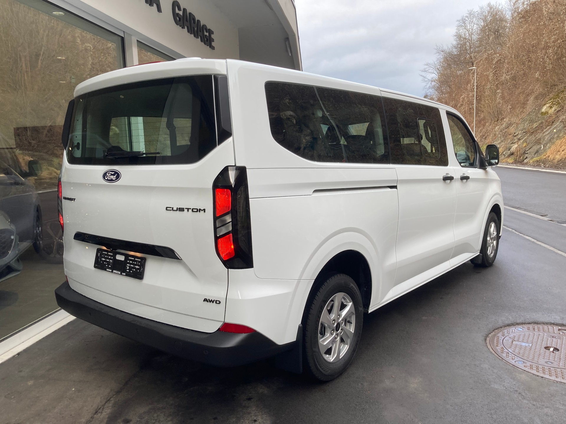 FORD Transit Custom Combi 320 L2H1 Trend Automat 4x4-showroom-element-3