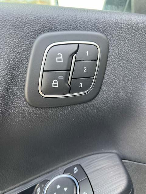 FORD Kuga 2.5 Hybrid Vignale 4x4-image-13