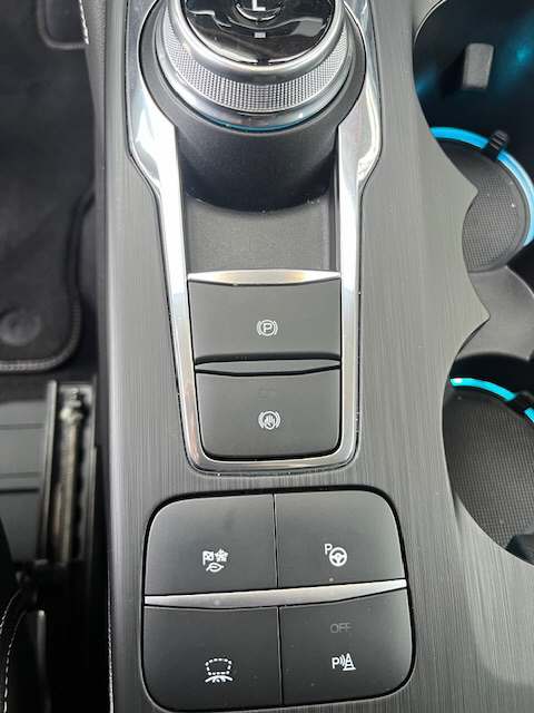 FORD Kuga 2.5 Hybrid Vignale 4x4-image-12
