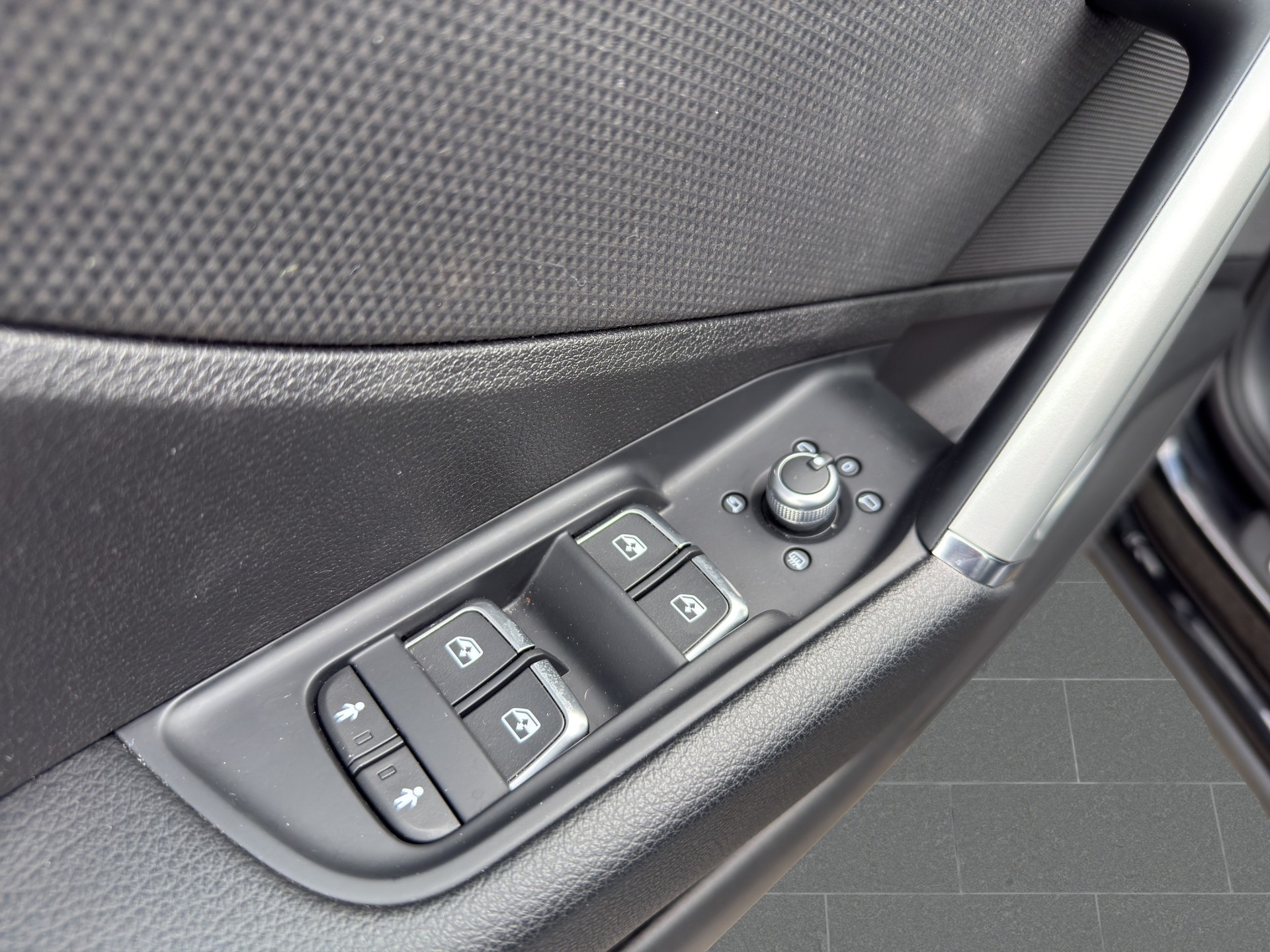 AUDI Q2 35 TDI S line quattro S-tronic-image-8