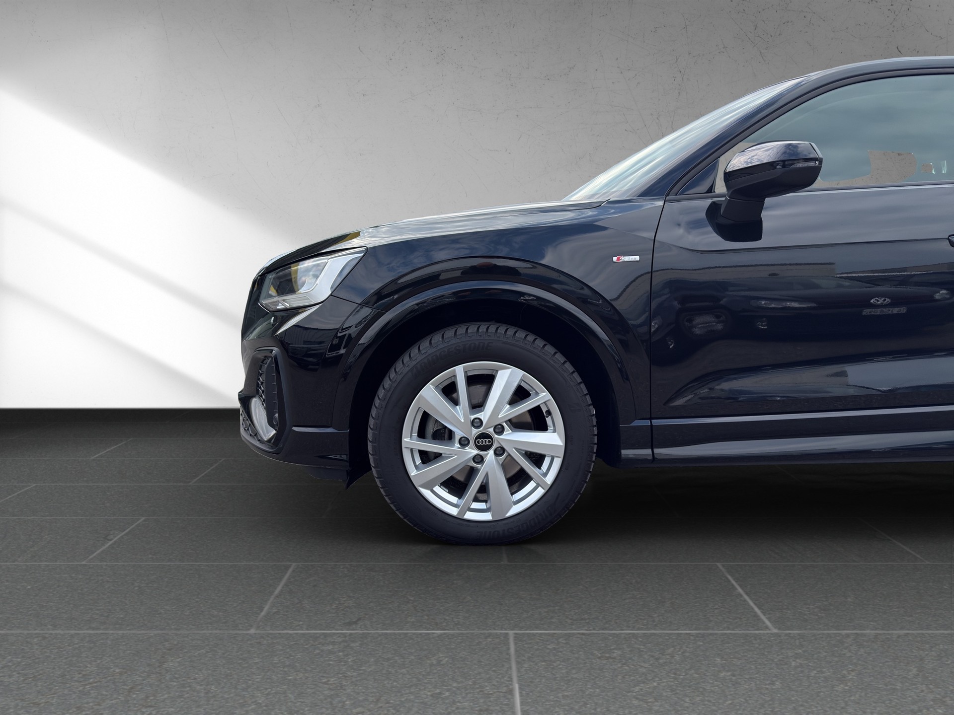 AUDI Q2 35 TDI S line quattro S-tronic-image-11