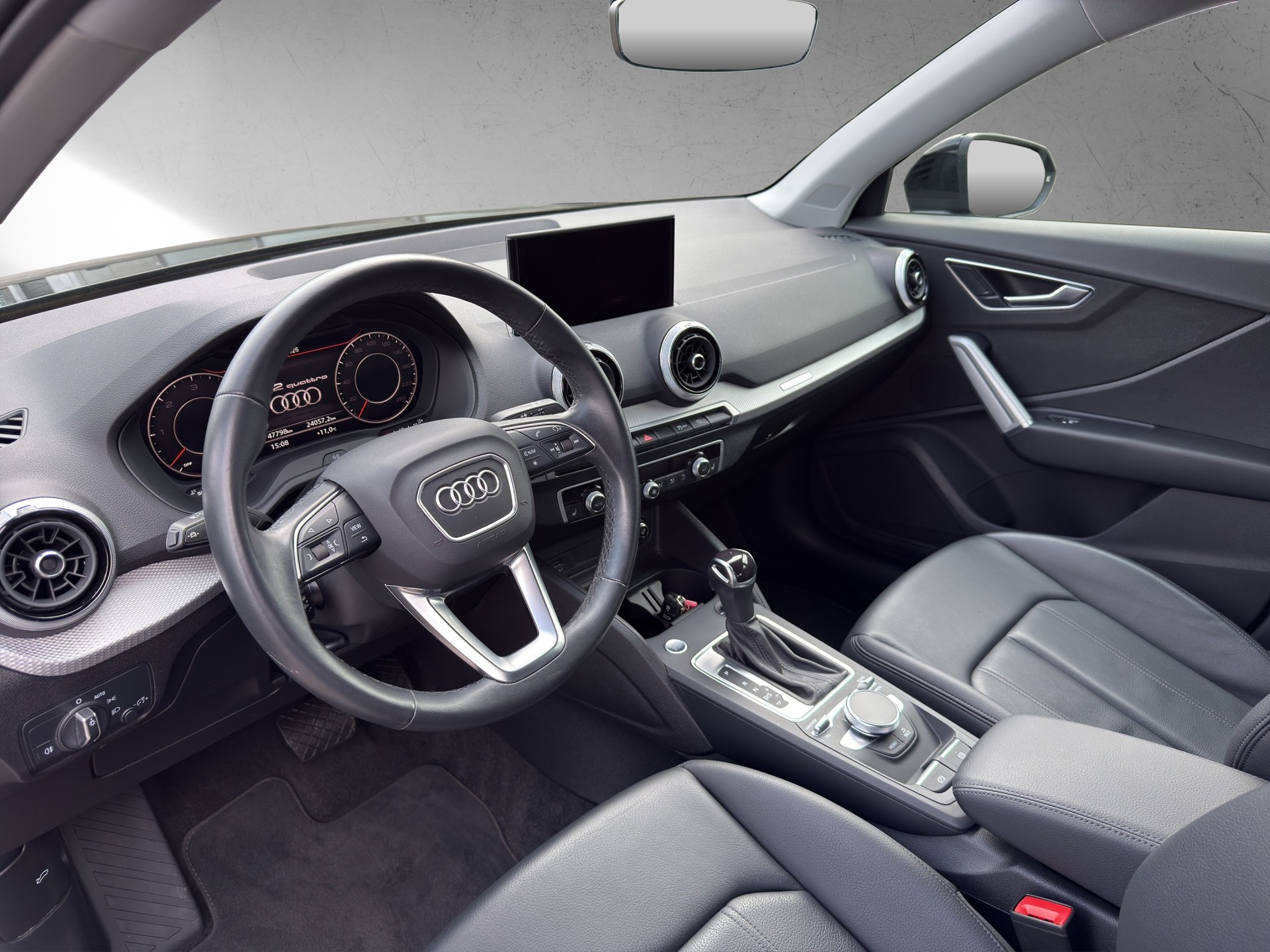AUDI Q2 35 TDI S line quattro S-tronic-image-5