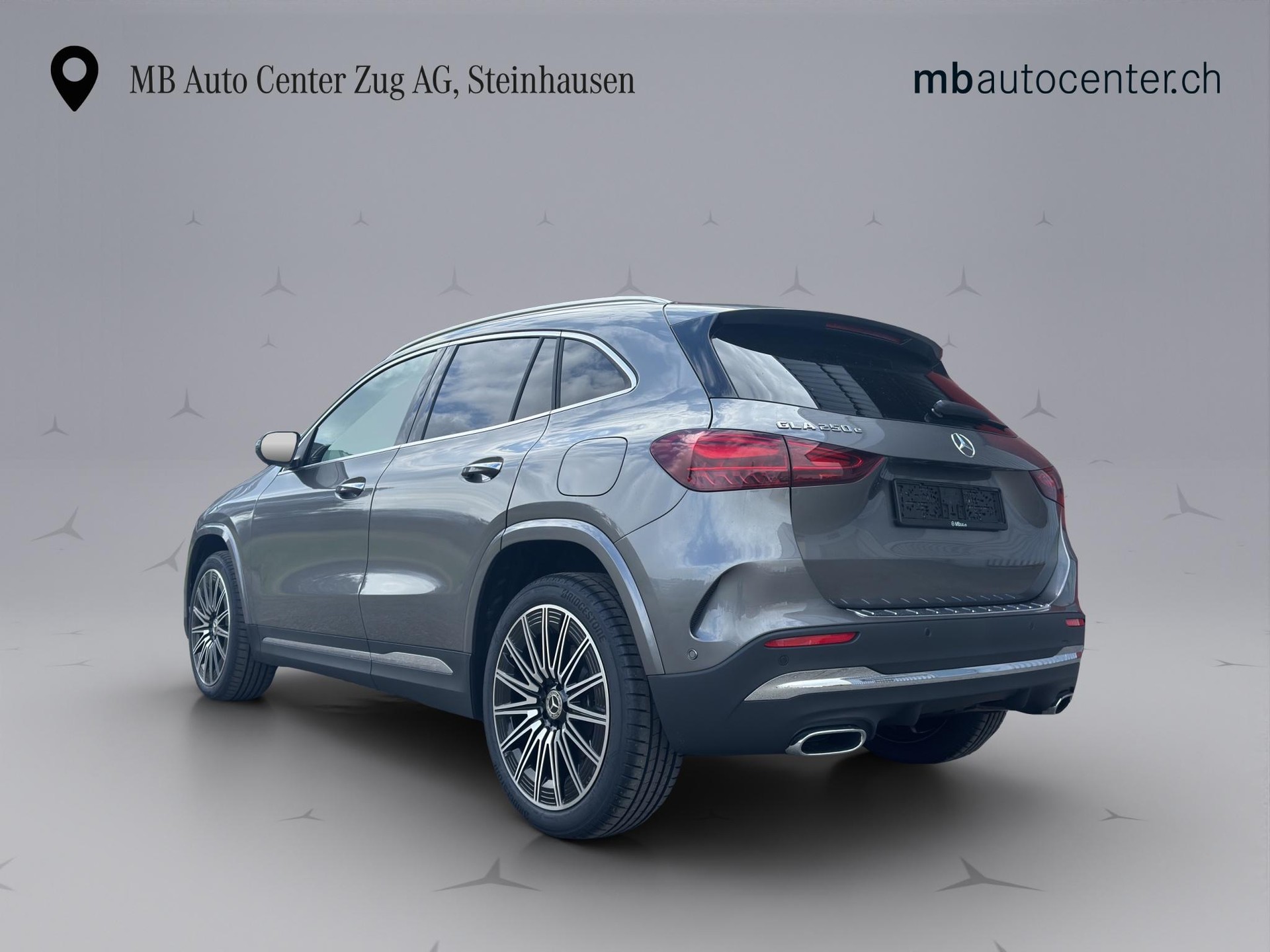 MERCEDES-BENZ GLA 250 e EQ Star AMG Line-showroom-element-3