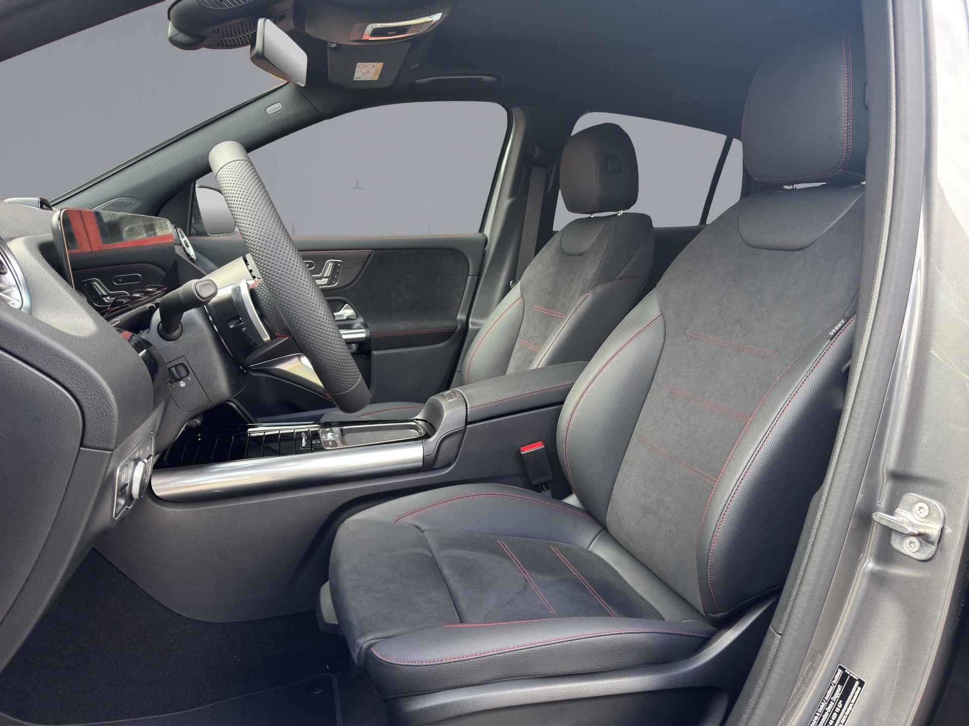 MERCEDES-BENZ GLA 250 e EQ Star AMG Line-image-9