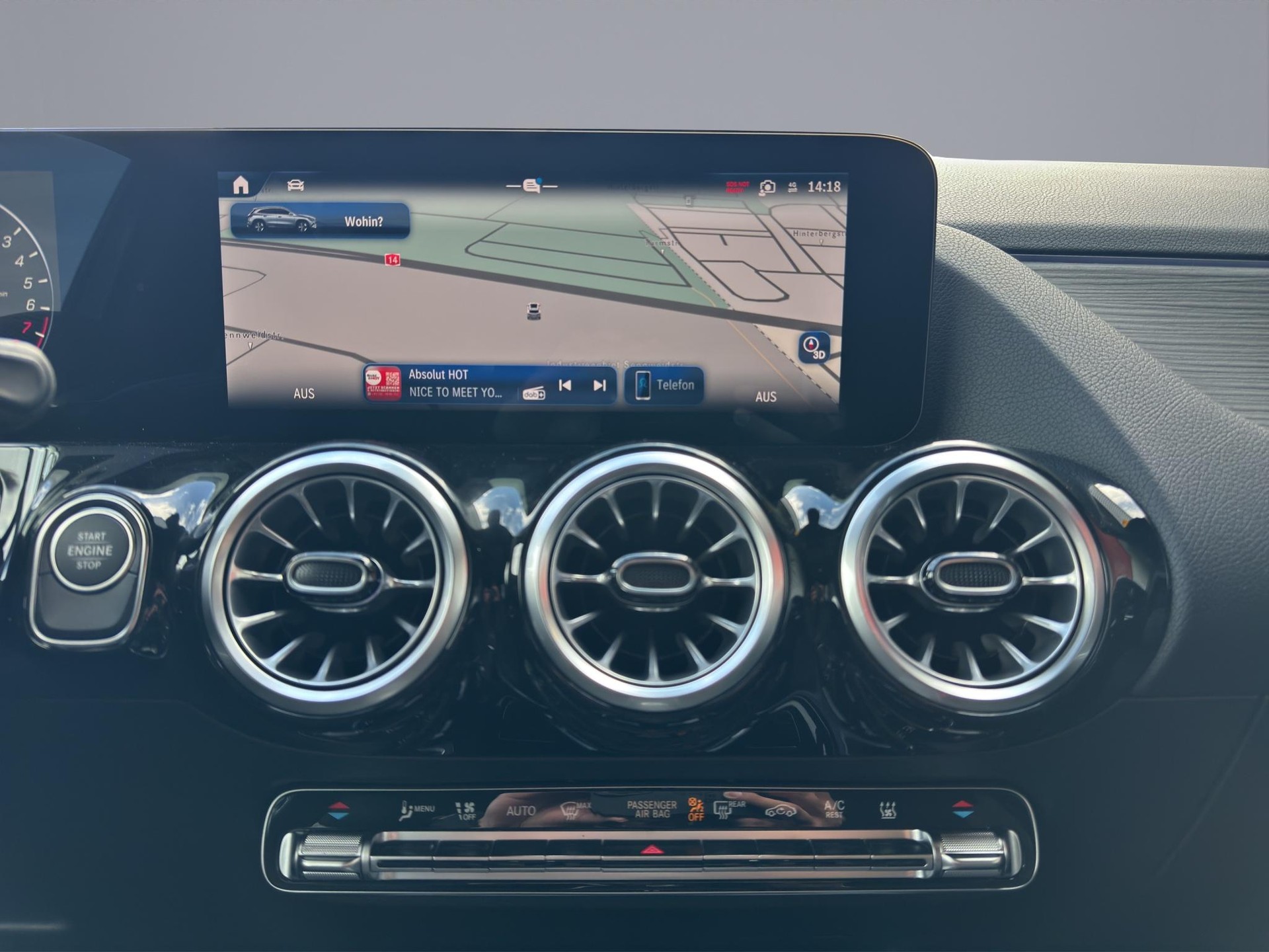 MERCEDES-BENZ GLA 250 e EQ Star AMG Line-image-15