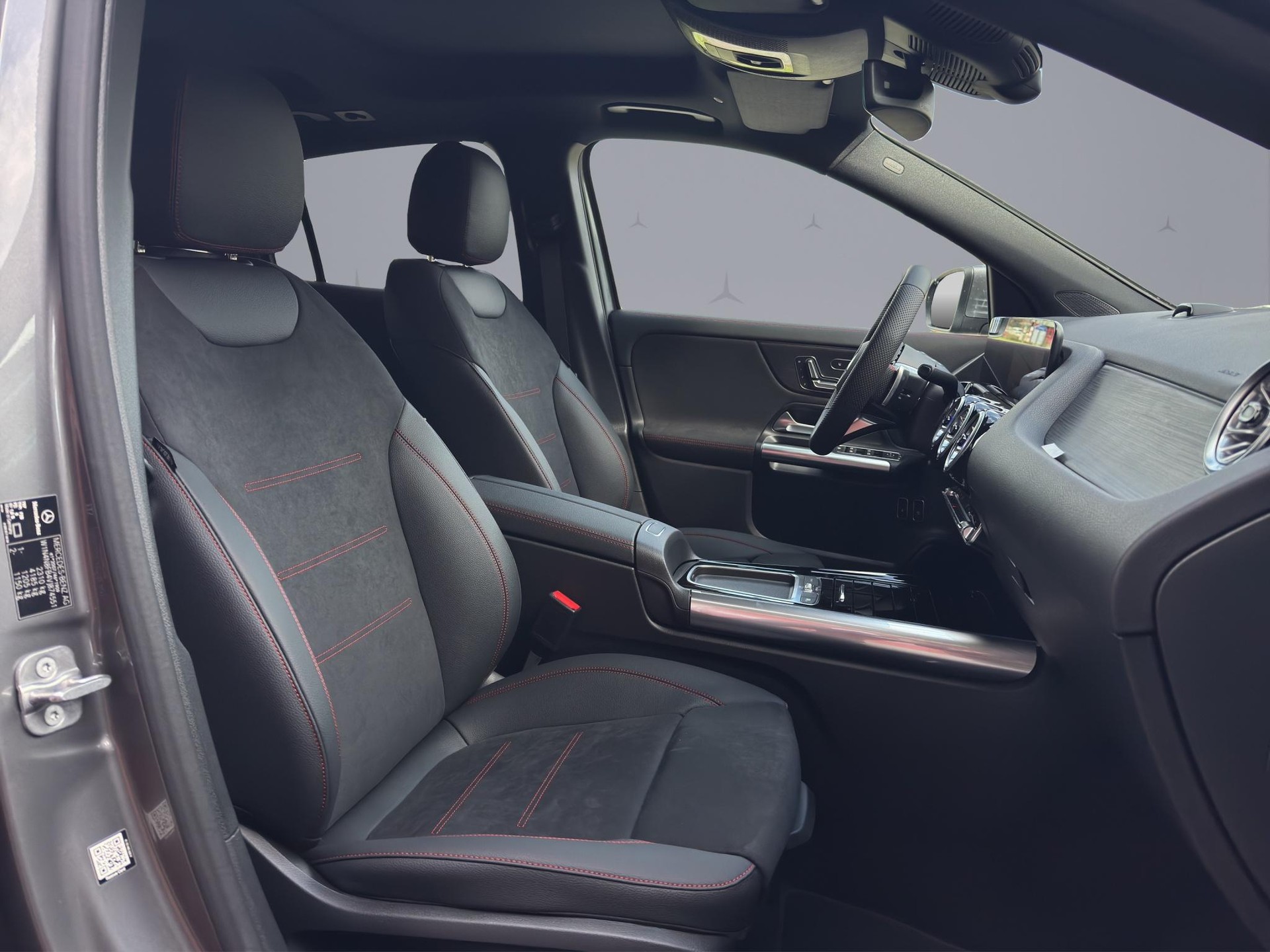 MERCEDES-BENZ GLA 250 e EQ Star AMG Line-image-16