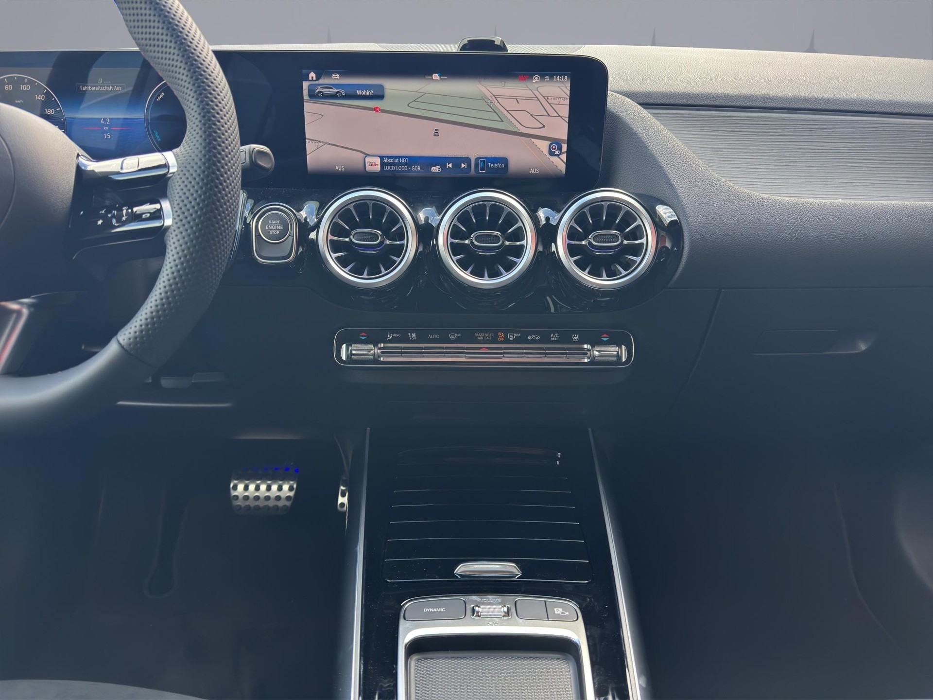 MERCEDES-BENZ GLA 250 e EQ Star AMG Line-image-14