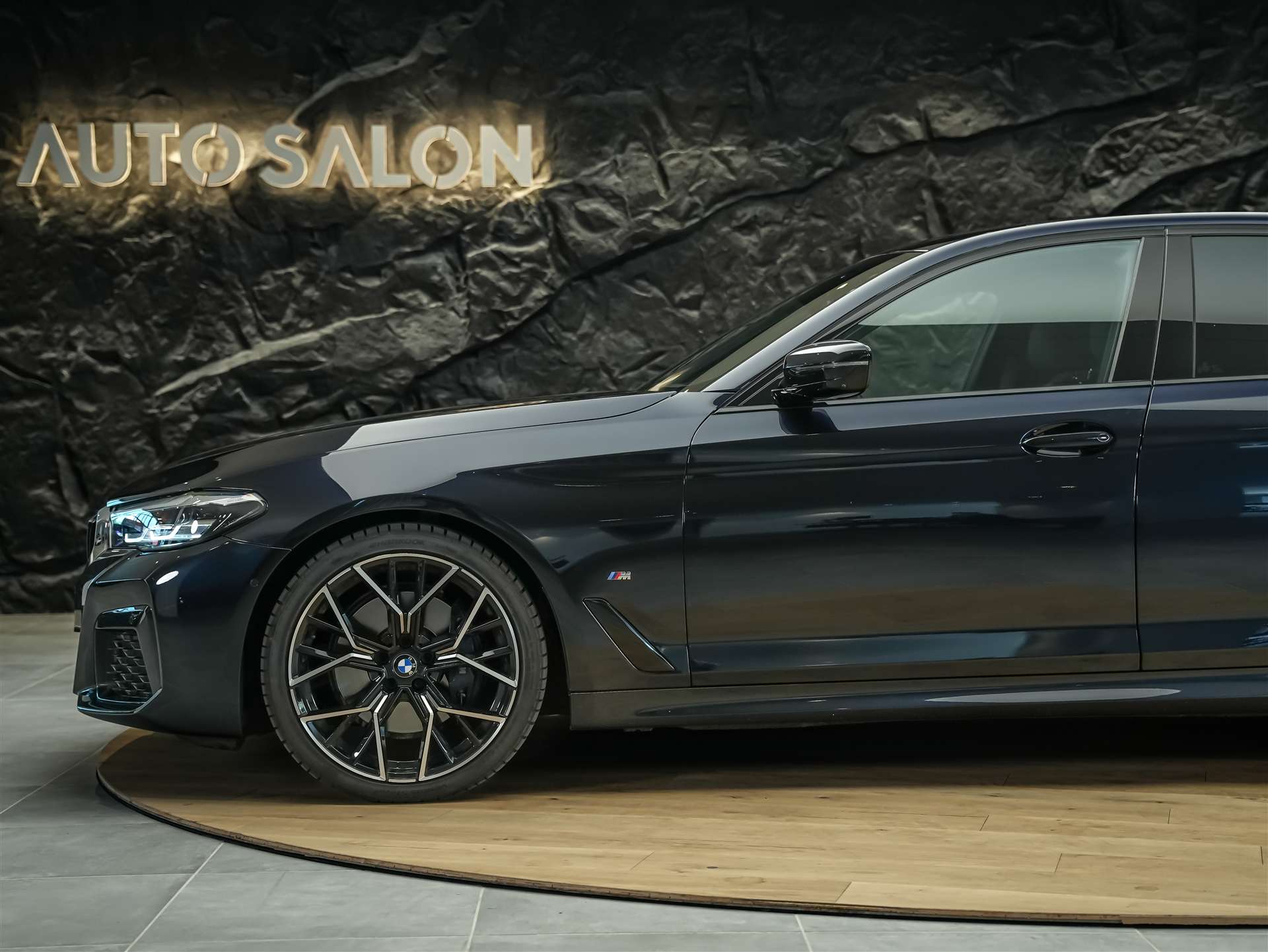 BMW 530i xDrive M Sport Steptronic *20" Felgen*Head-Up*Leder*-image-15