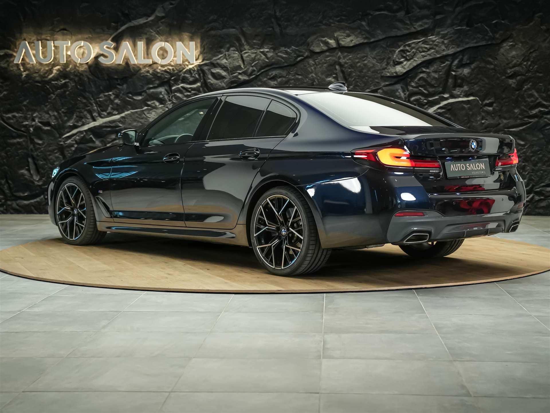 BMW 530i xDrive M Sport Steptronic *20" Felgen*Head-Up*Leder*-showroom-element-3