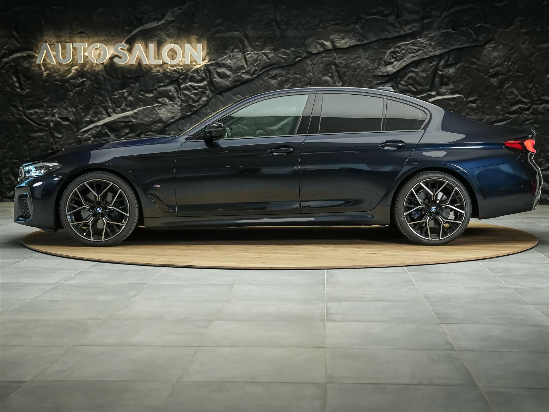 BMW 530i xDrive M Sport Steptronic *20" Felgen*Head-Up*Leder*-showroom-element-2